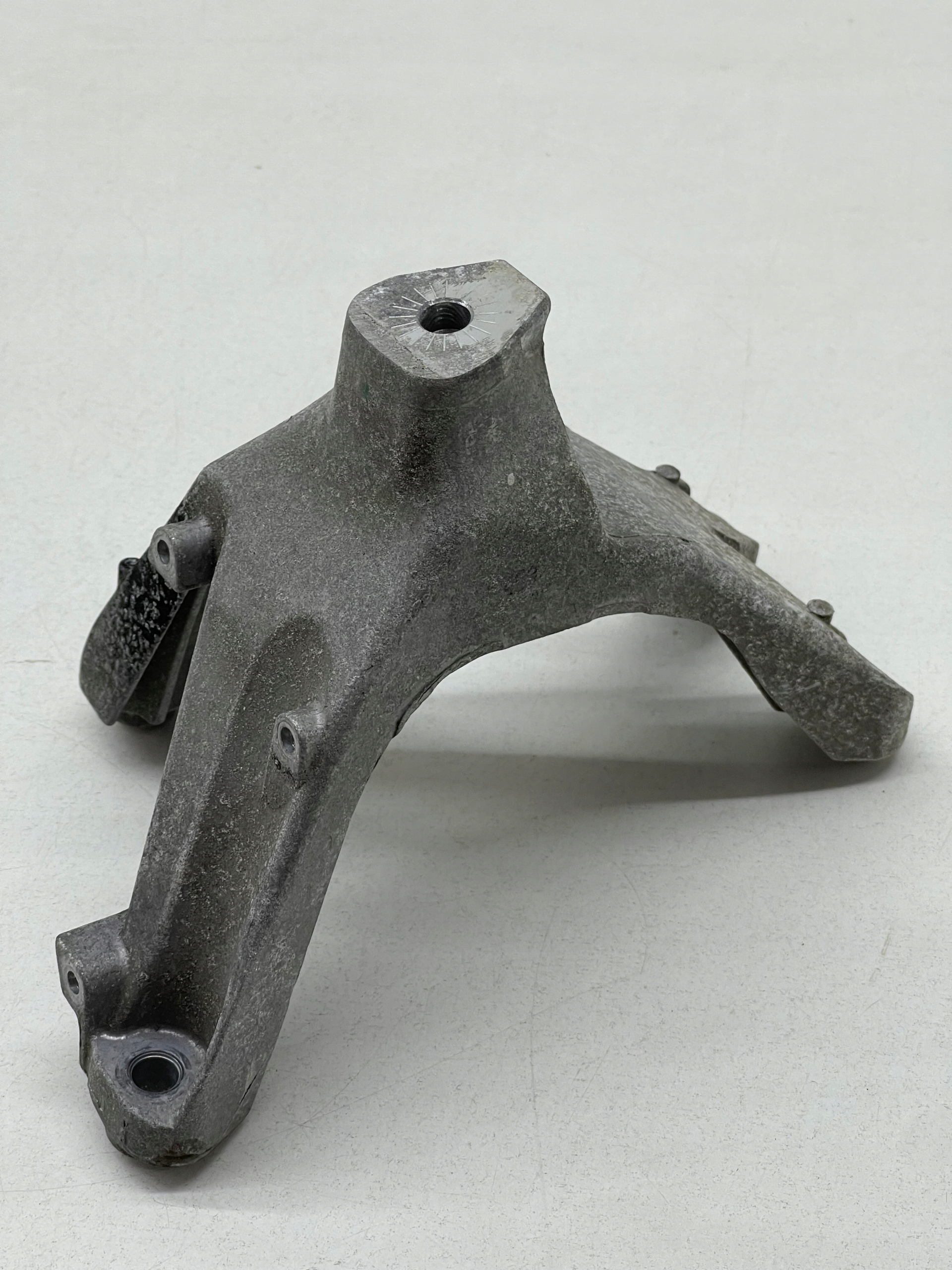 AUDI A6 C7 2.0 TDI Support Support plaque Moteur Droit