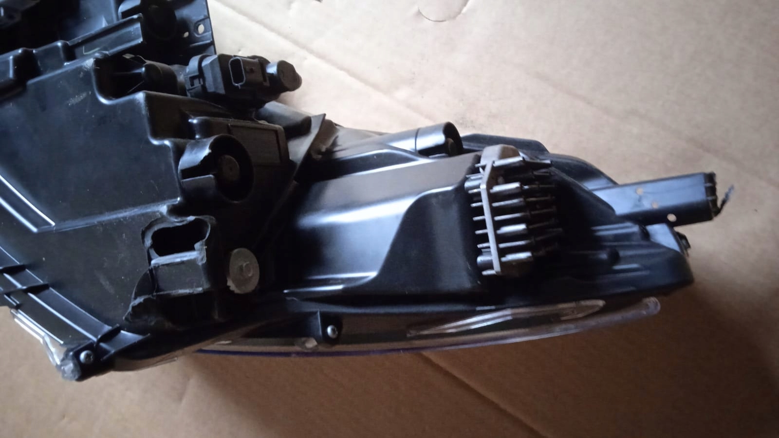 REFLEKTOR light right front TOYOTA COROLLA CROSS 22