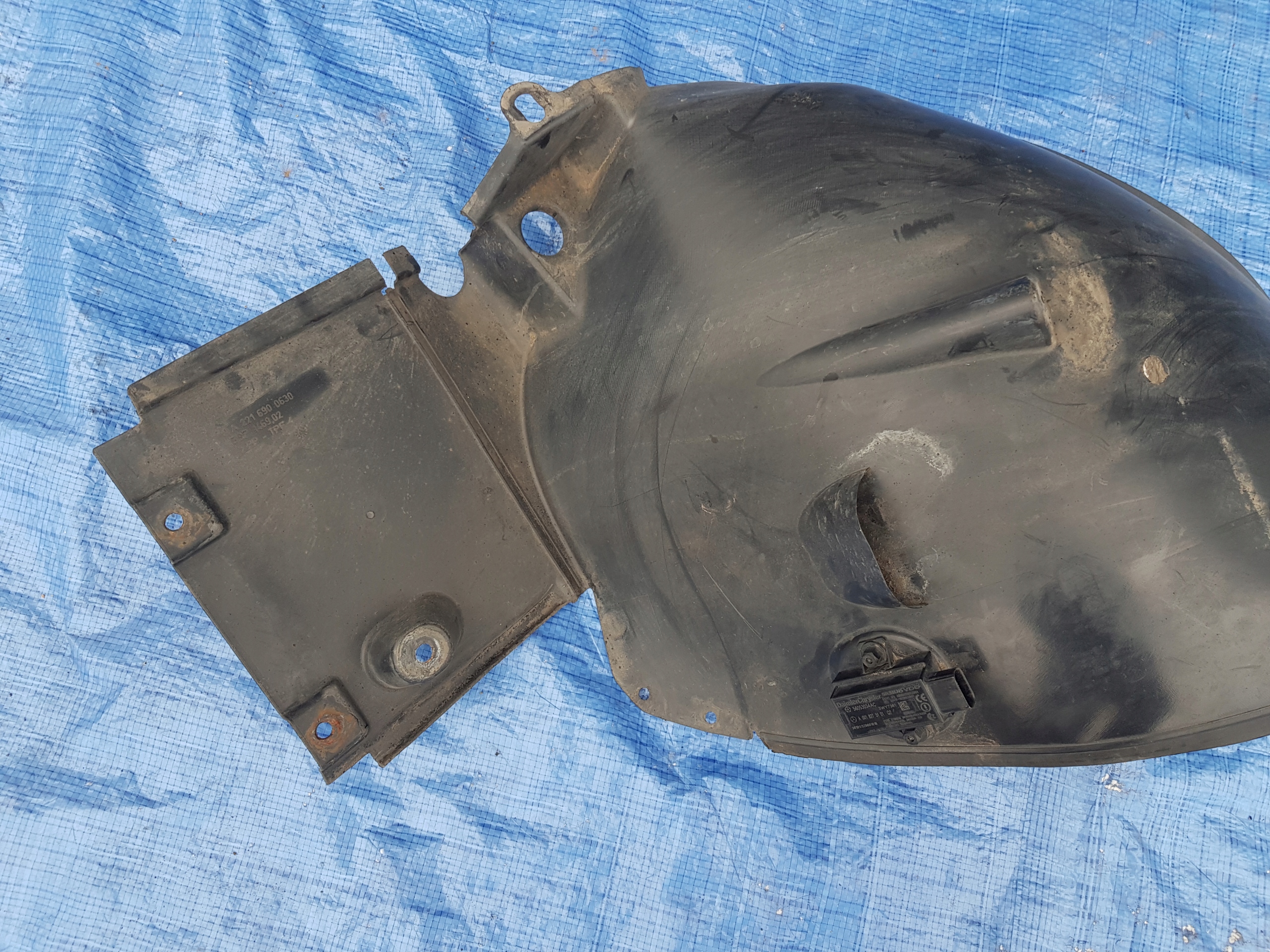 mudguard right front MERCEDES W221 rear part