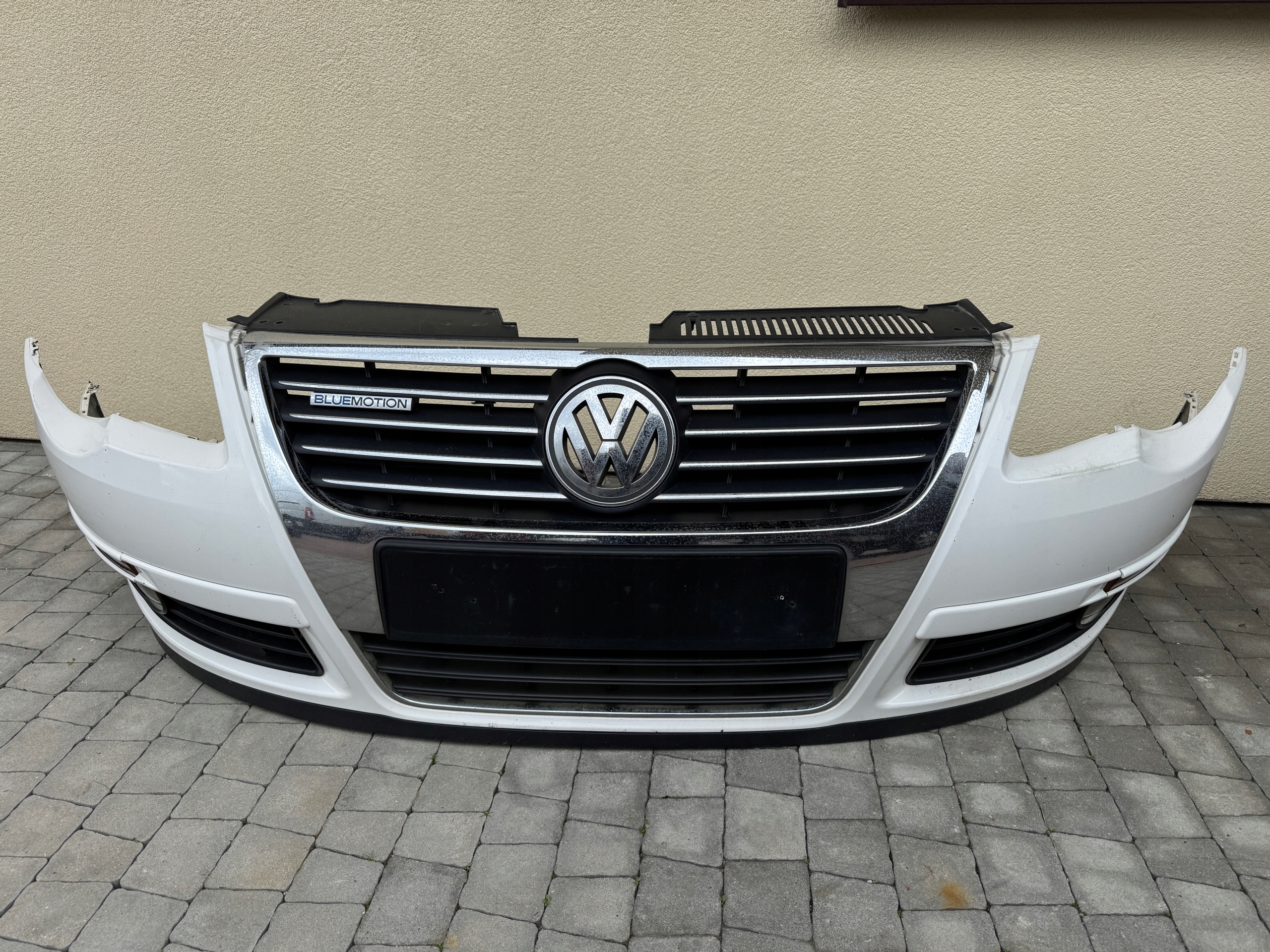 vw PASSAT B6 бампер перед белый