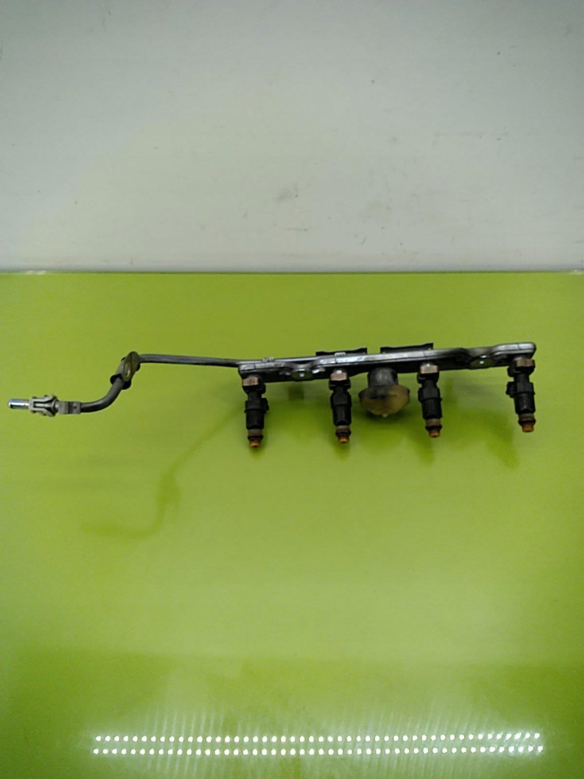 injection ramp + injectors HONDA CIVIC VI 1.4B 97r.