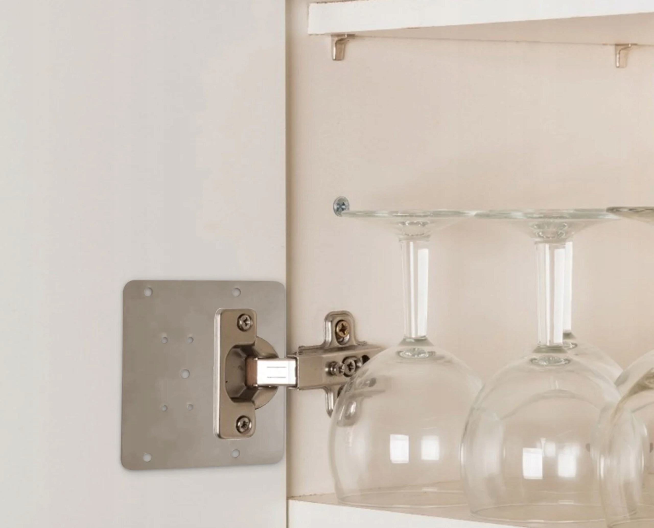 PŁYTKA DO NAPRAWY WYRWANYCH ZAWIASÓW MEBLOWYCH ZESTAW NAPRAWCZY ZAWIAS FIX Wysokość maksymalna 90 mm