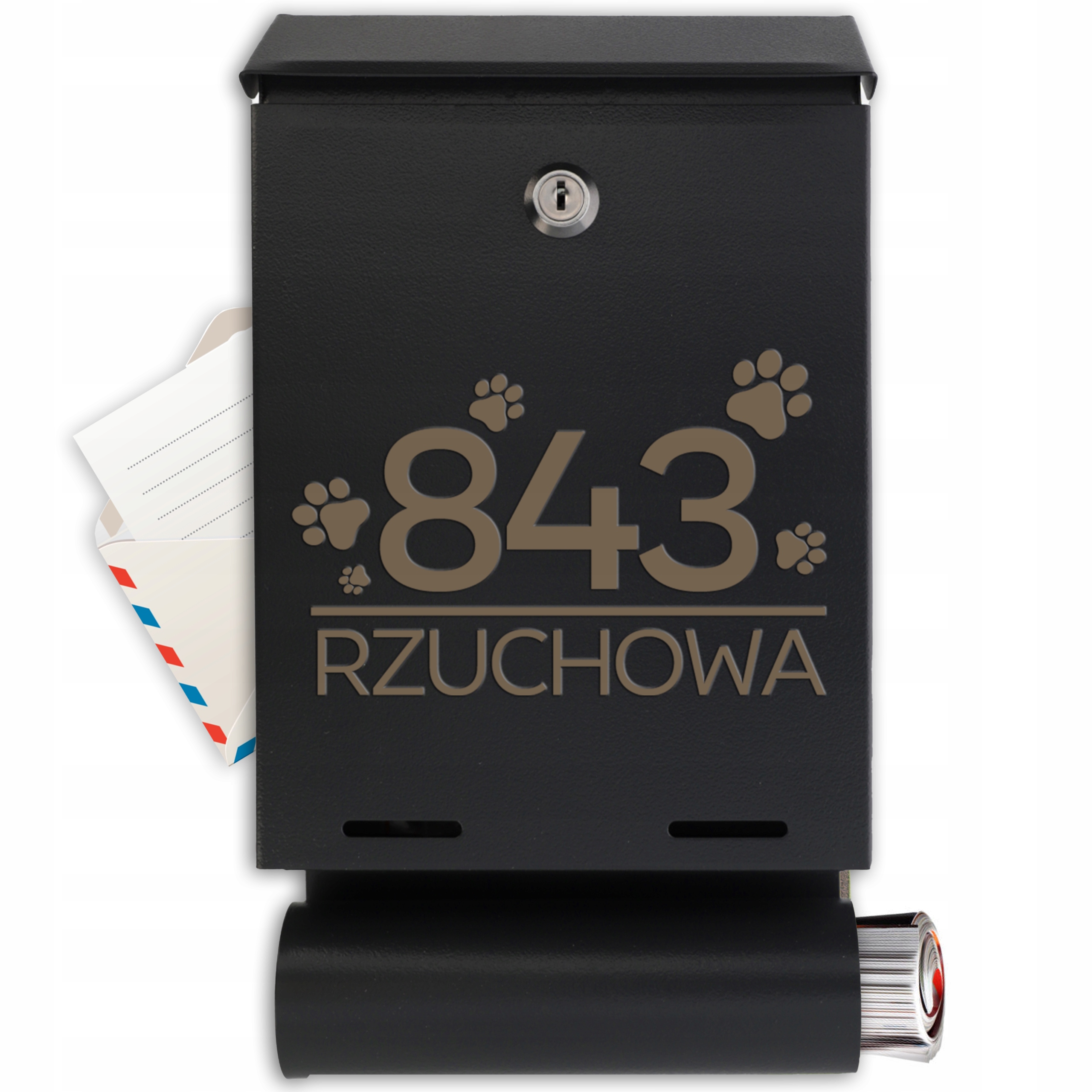 Černá poštovní schránka s adresní trubkou a nádherným gravírovaným vzorem