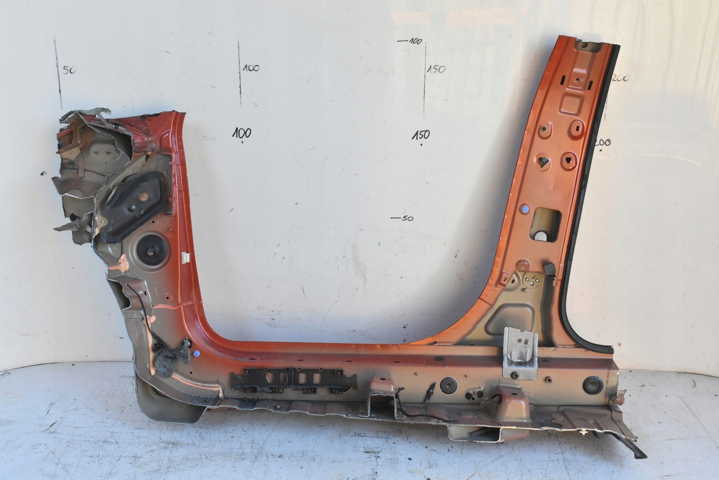 PRÓG PRAWY PRZÓD SŁUPEK PEUGEOT 208 I 5DRZWI KNT Kolor inny