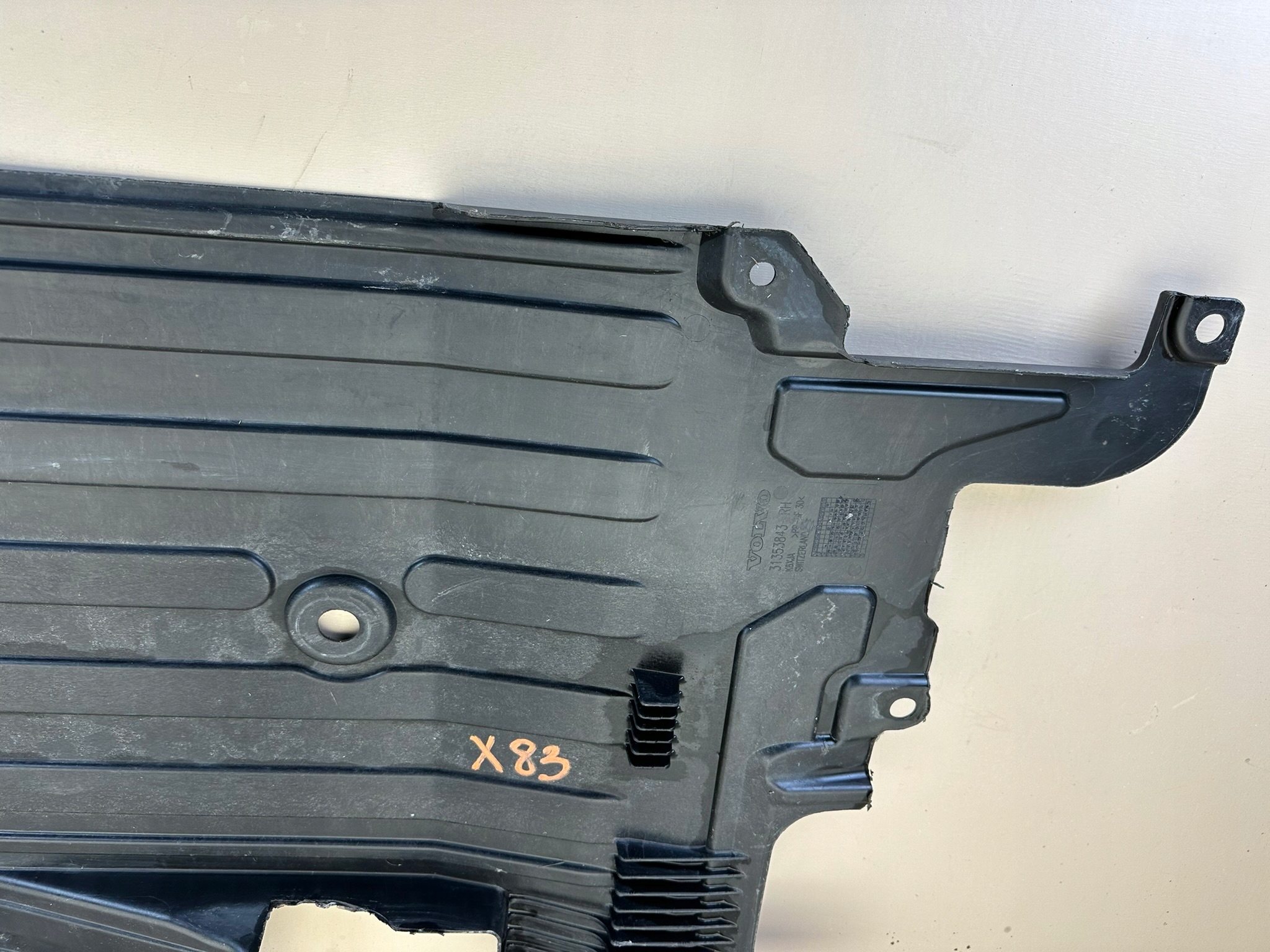 VOLVO XC90 2 II 14R- OSŁONA PŁYTA PODWOZIA PRAWY PRZÓD PRAWA PRZEDNIA Producent części Volvo OE