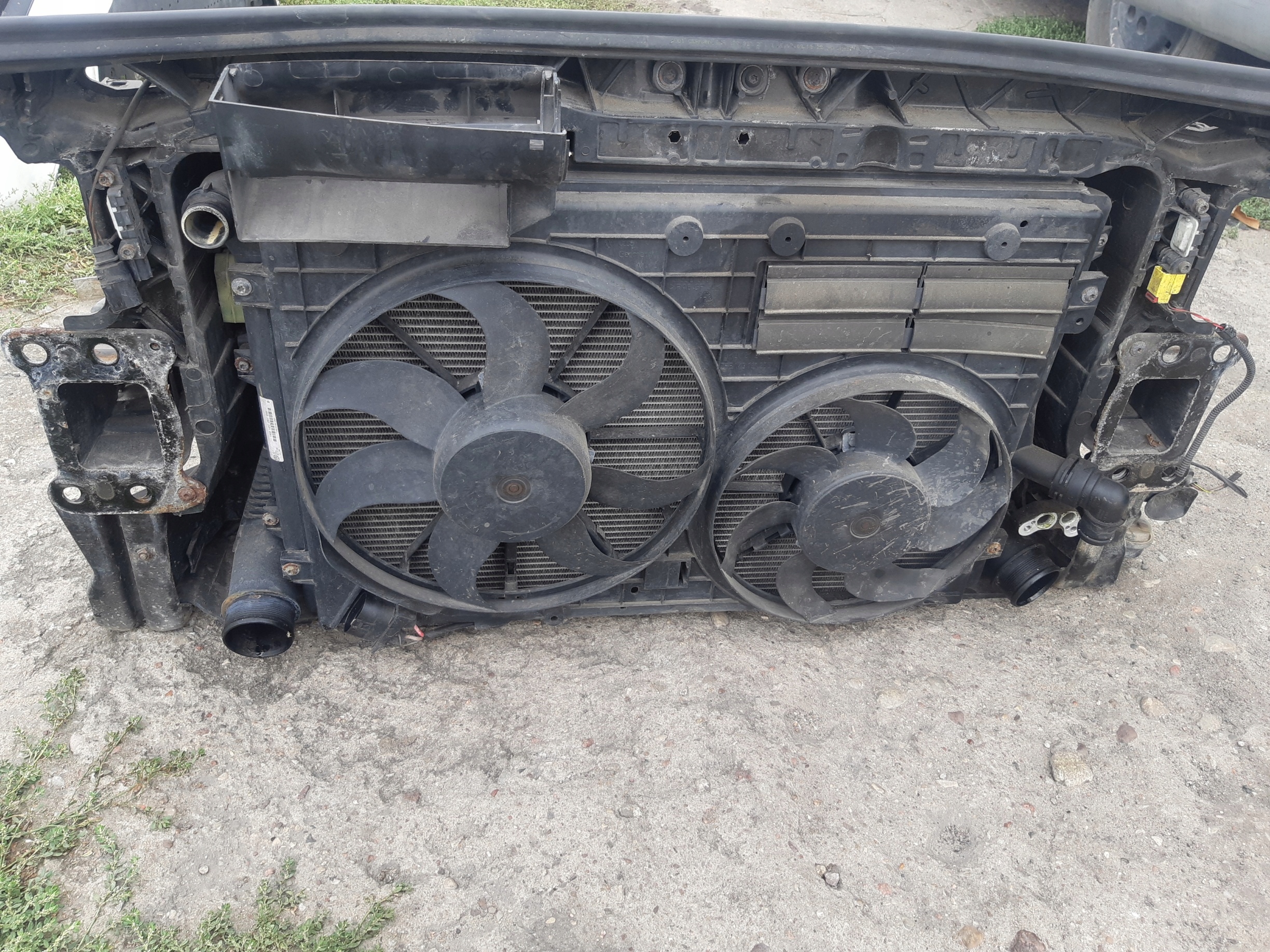 AUDI A3 8P LIFT 2.0 TDI support panel for radiators fans radiator