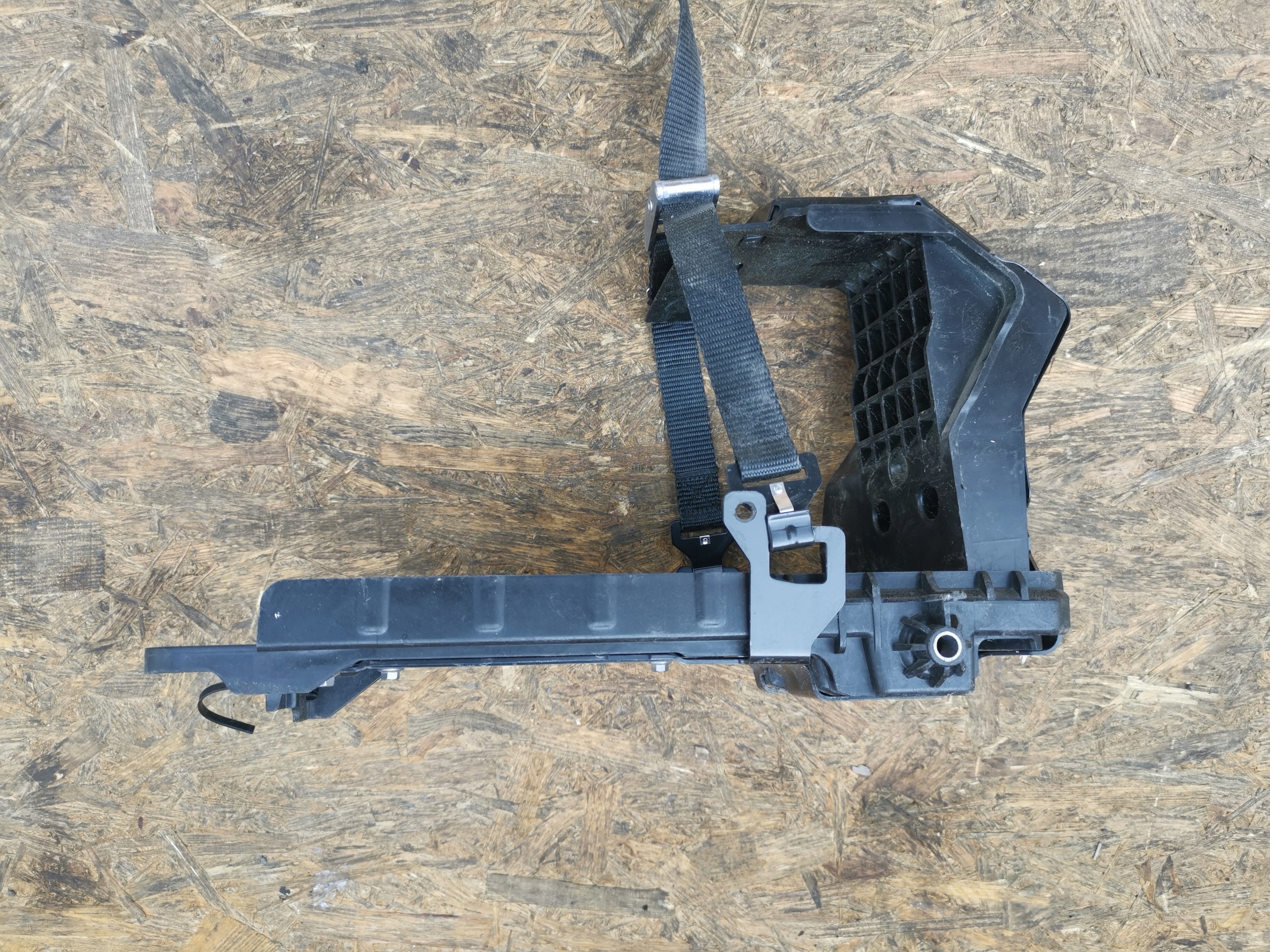 držák obal akumulátoru VOLVO XC40 31670465