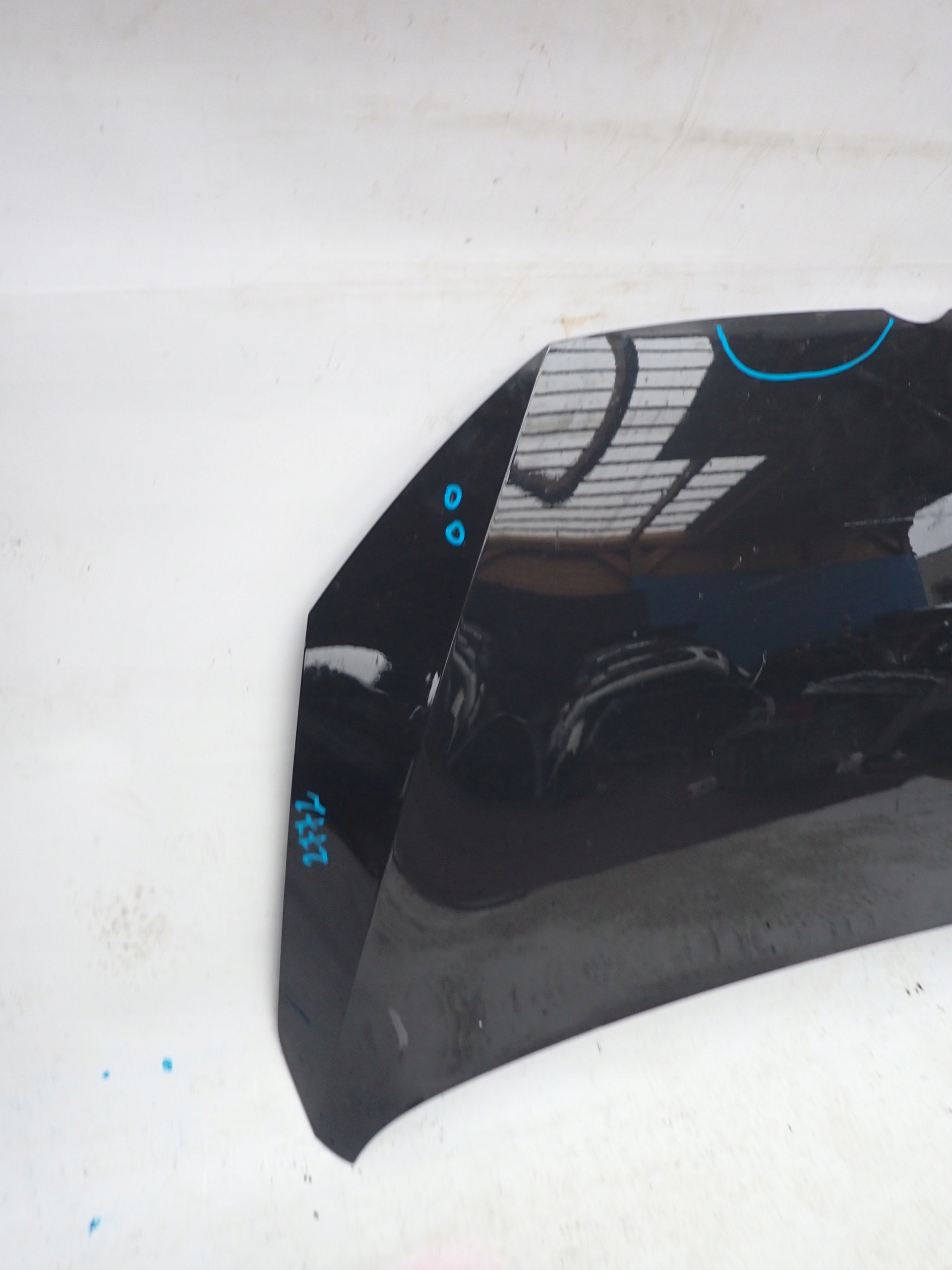 VW TOURAN II 5TA 15- Capot