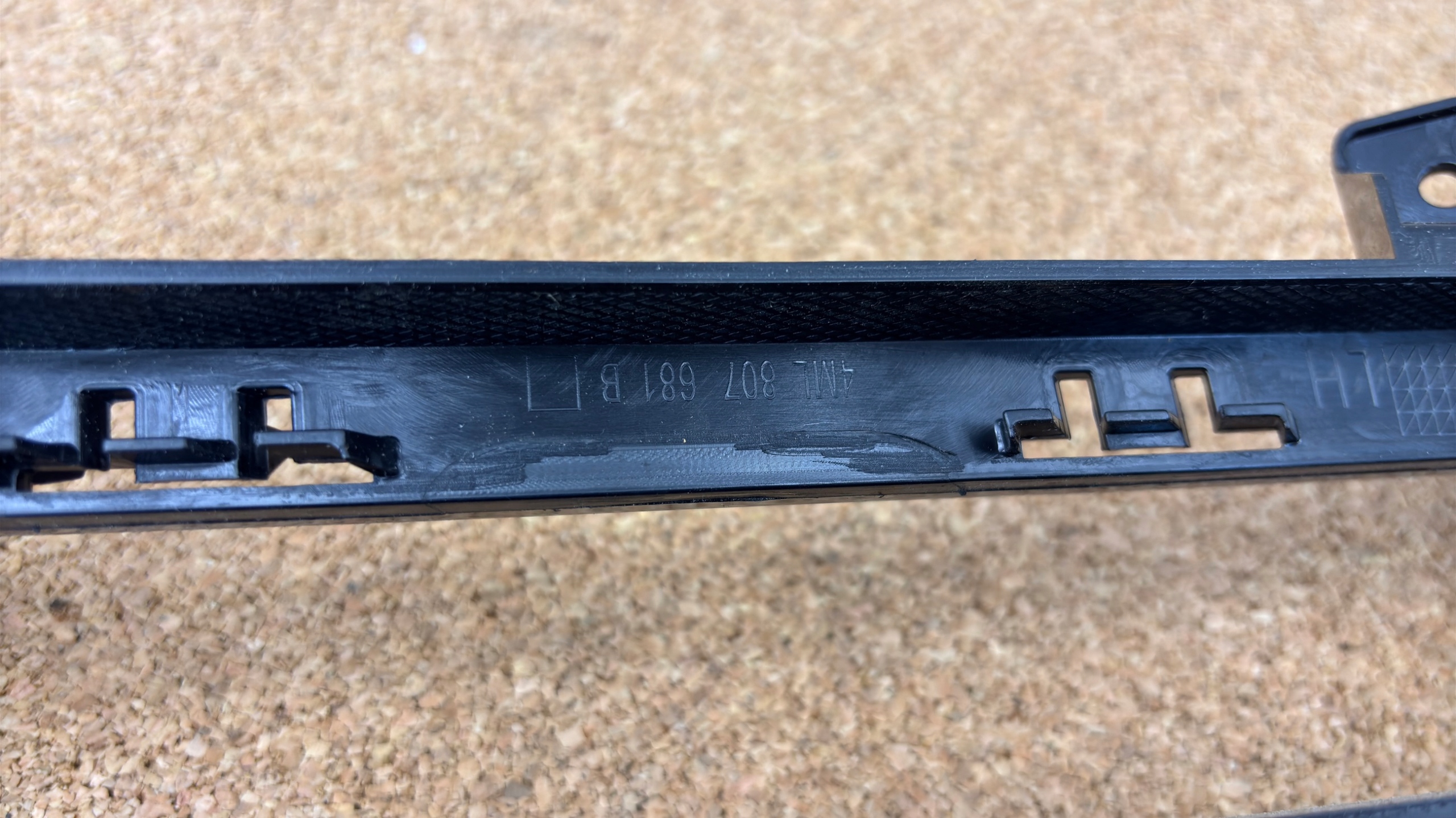 LAMBORGHINI URUS LIFT left grid ATRAPKA of a bumper front K69/322MM
