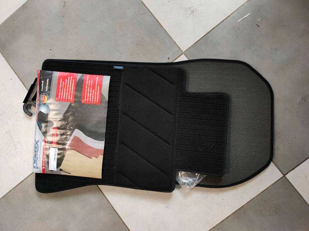 Dywaniki komplet Mercedes 107 Czarne NOWE