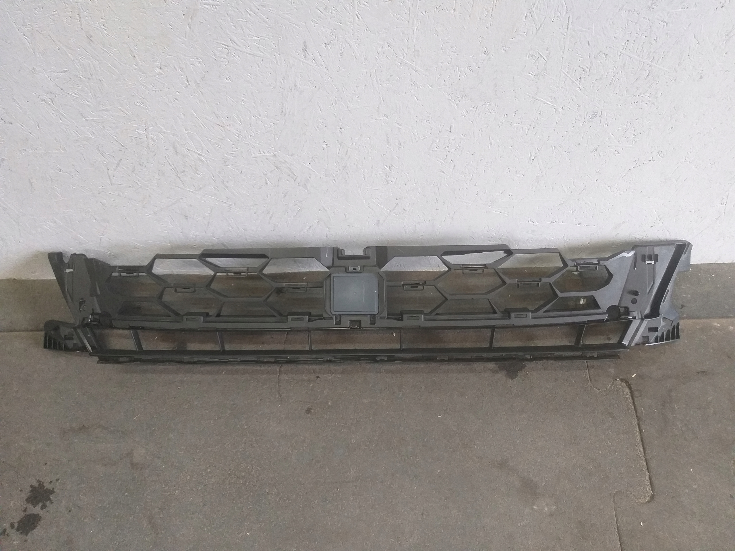 BUMPER FRONT GRID RADAR AUDI A3 S LINE 8Y0 5WA807572B