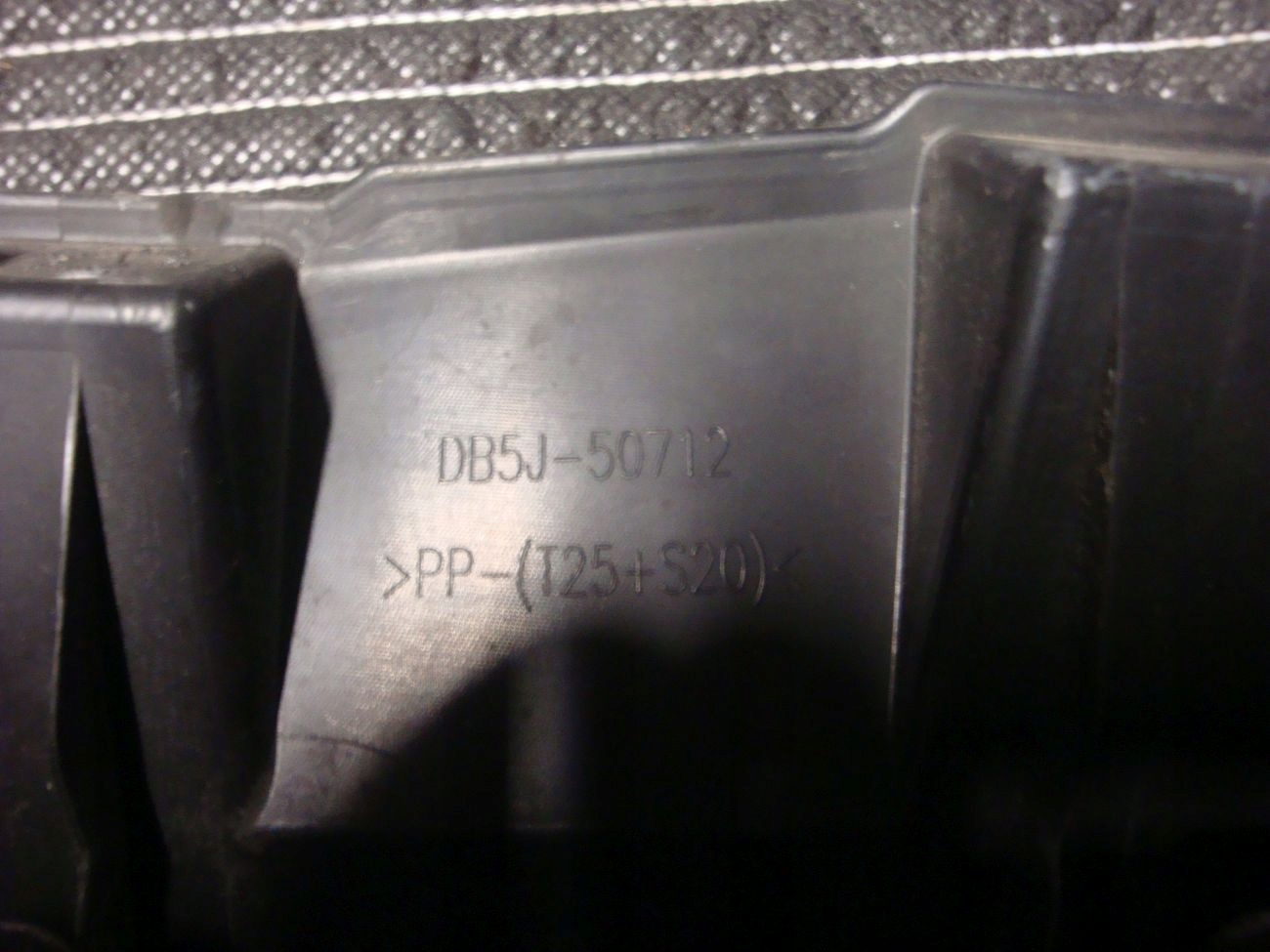 решетка радиатора рамка mazda 2 DL DJ 14- DB5J-50712