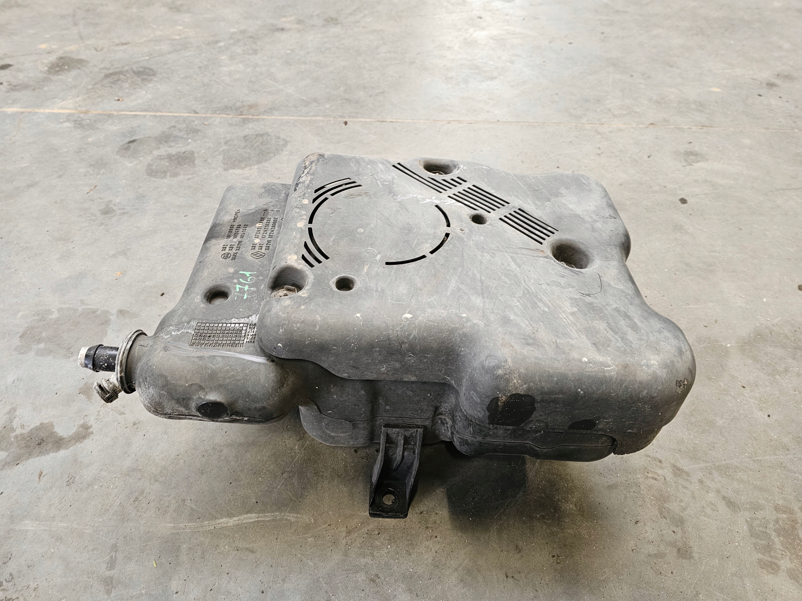Réservoir ADBLUE VIVARO B TRAFIC III 172A21178R