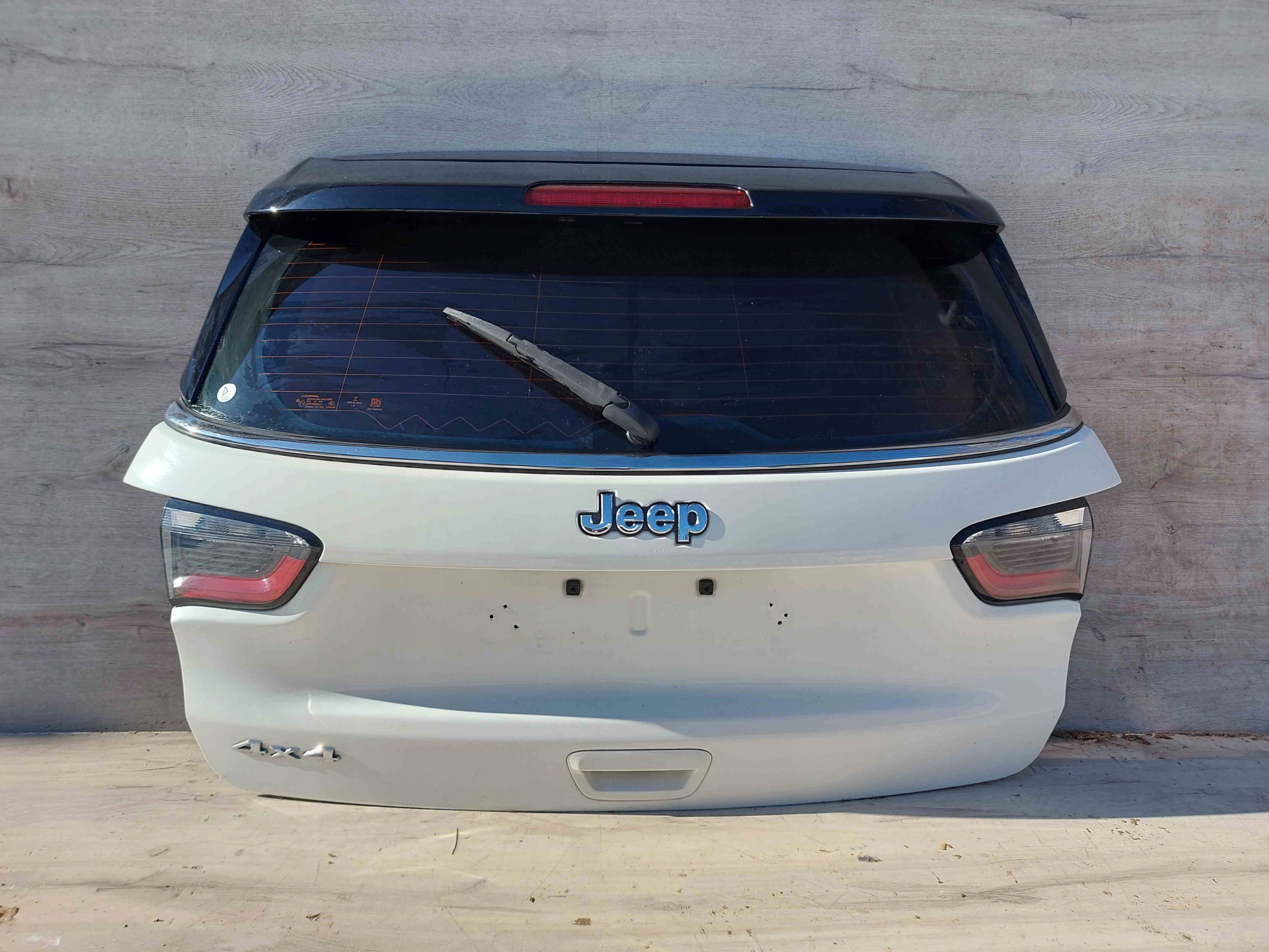 JEEP COMPASS II 2018r TYLNA KLAPA KOMPLETNA LAMPA