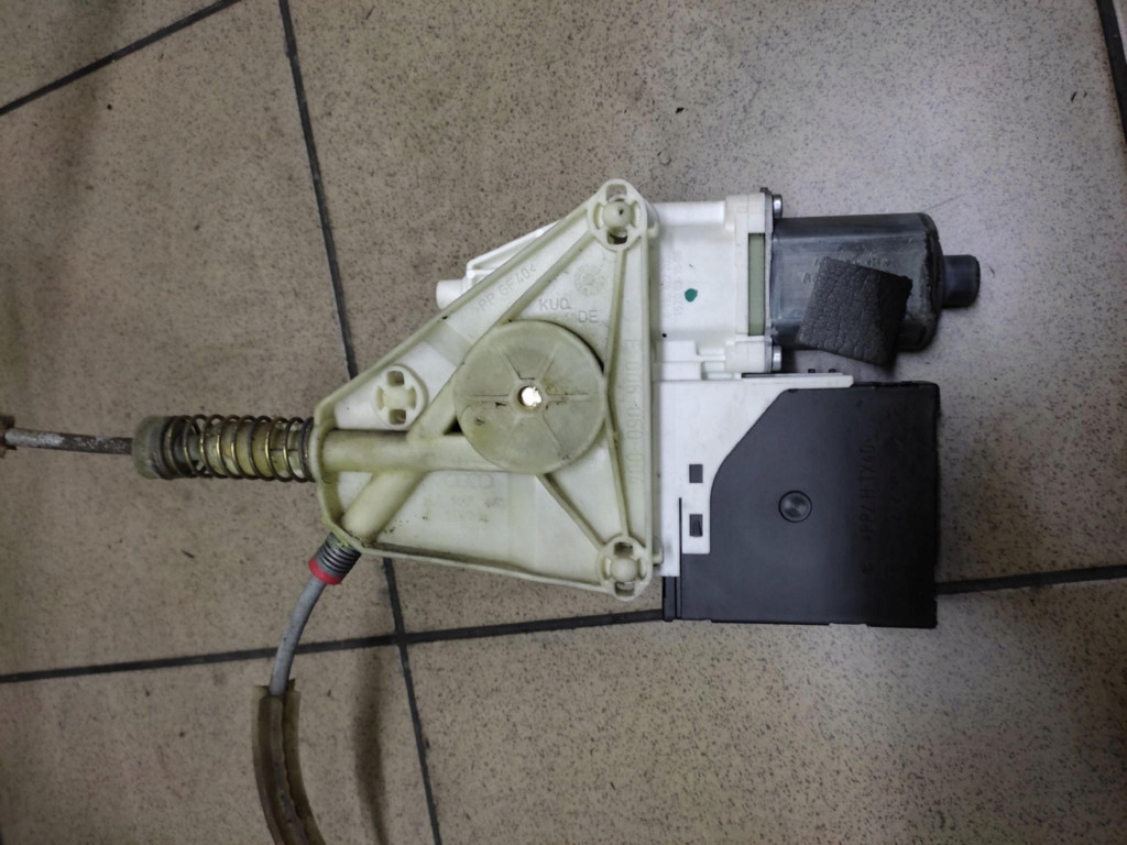 AUDI A3 8P window regulator right front