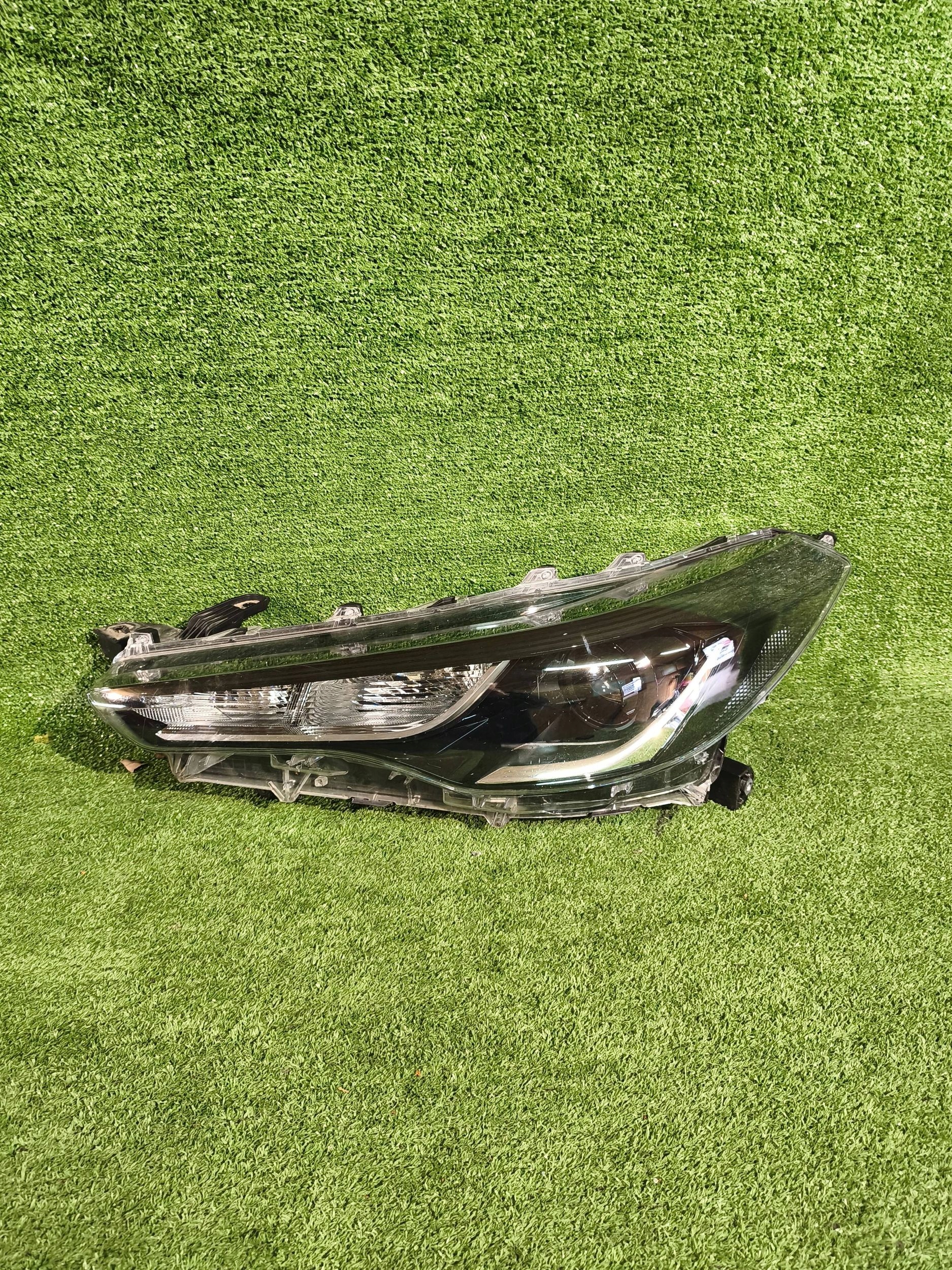 REFLEKTOR left front TOYOTA COROLLA CROSS 20- lens NR.1012