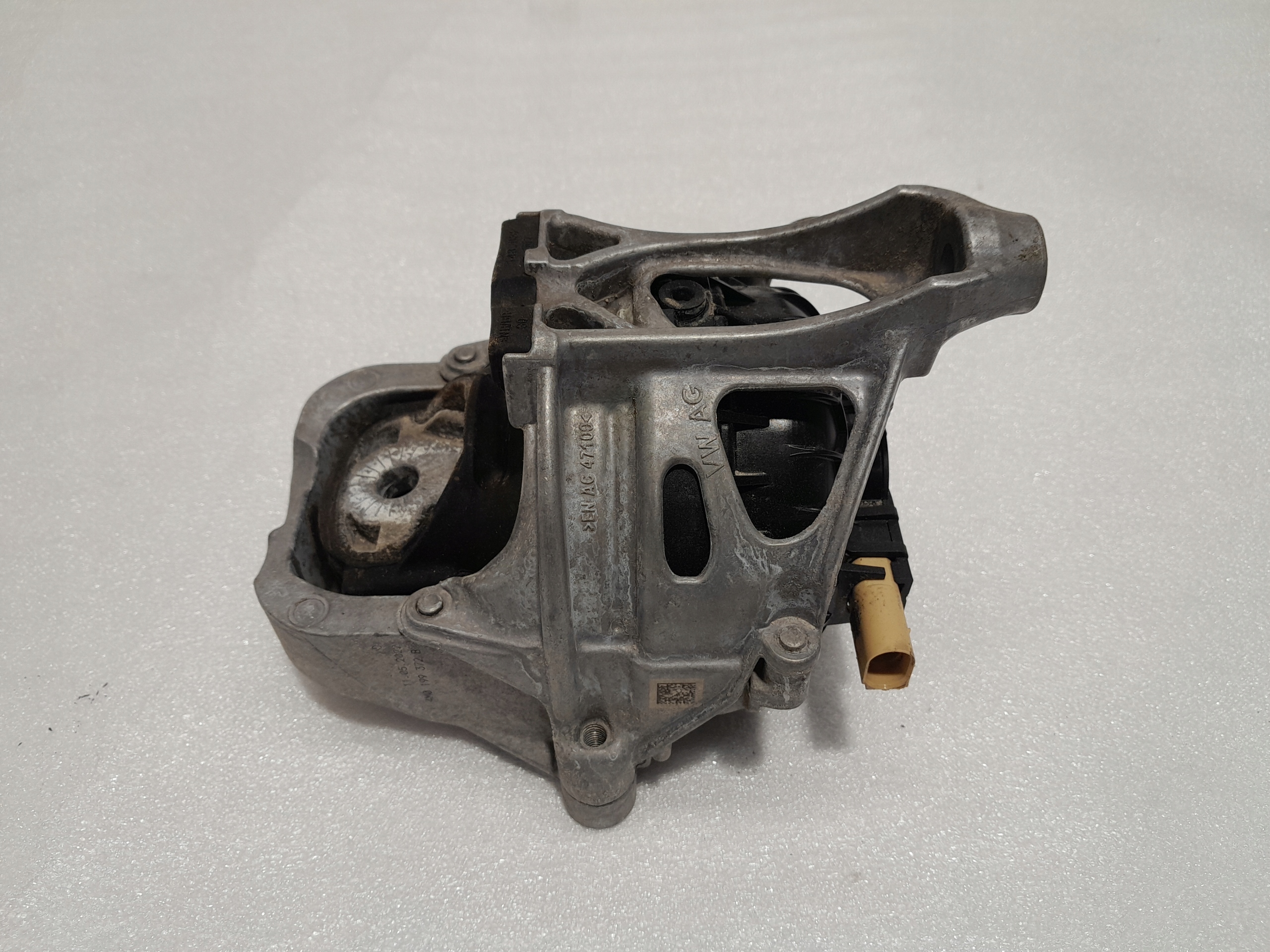 AUDI Q5 II 80A engine mount 4M0199372B