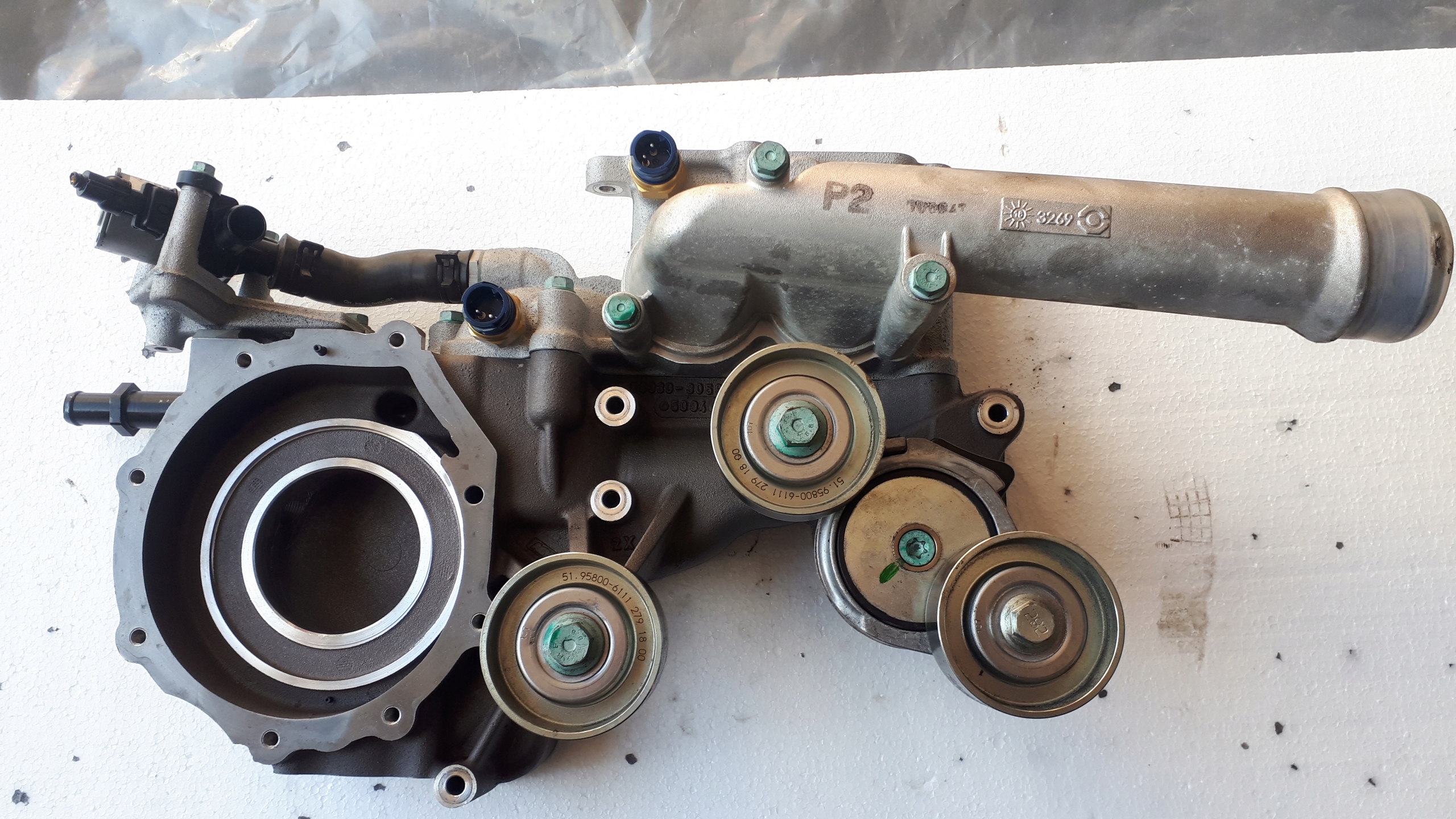 OBUDOWA POMPY WODY MAN TGX KOMPLETNA TERMOSTATY