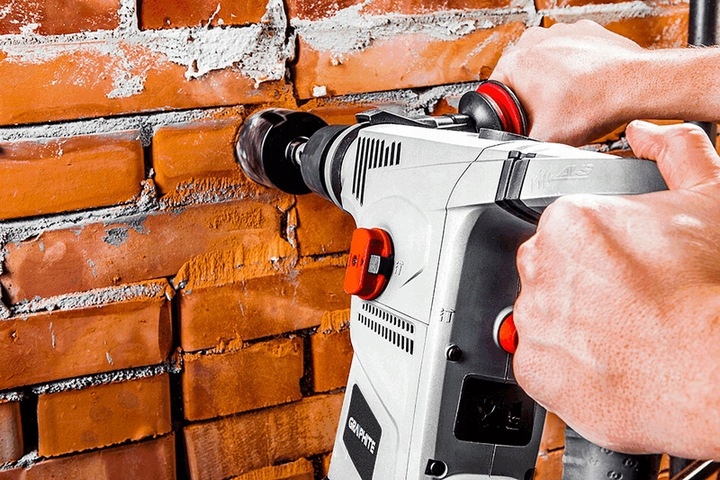 MŁOT UDAROWY OBROTOWY 900W 4,2J 3-FUNKCJE GRAPHITE. 58G858 Marka Graphite