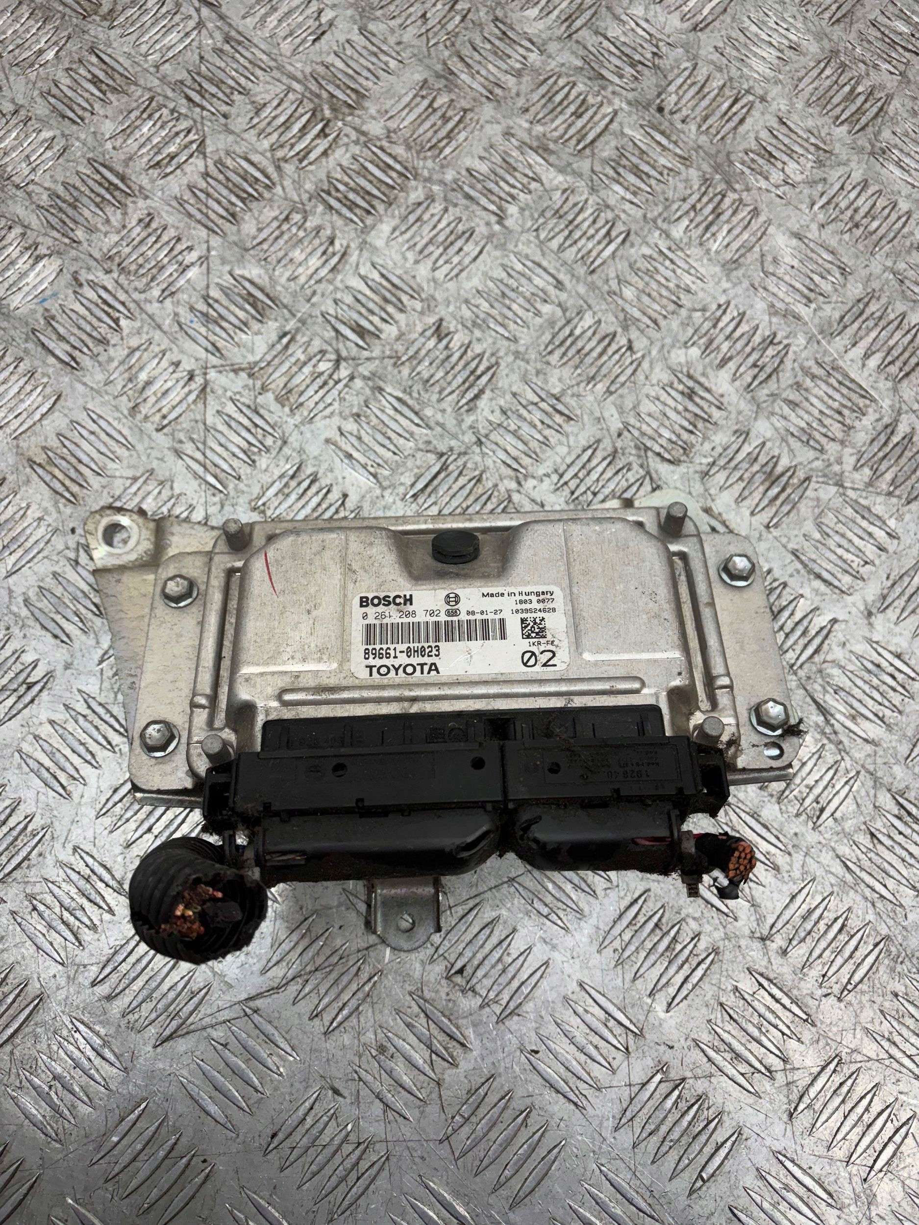 control unit of the engine computer TOYOTA AYGO 1.0 AB10 0261208702