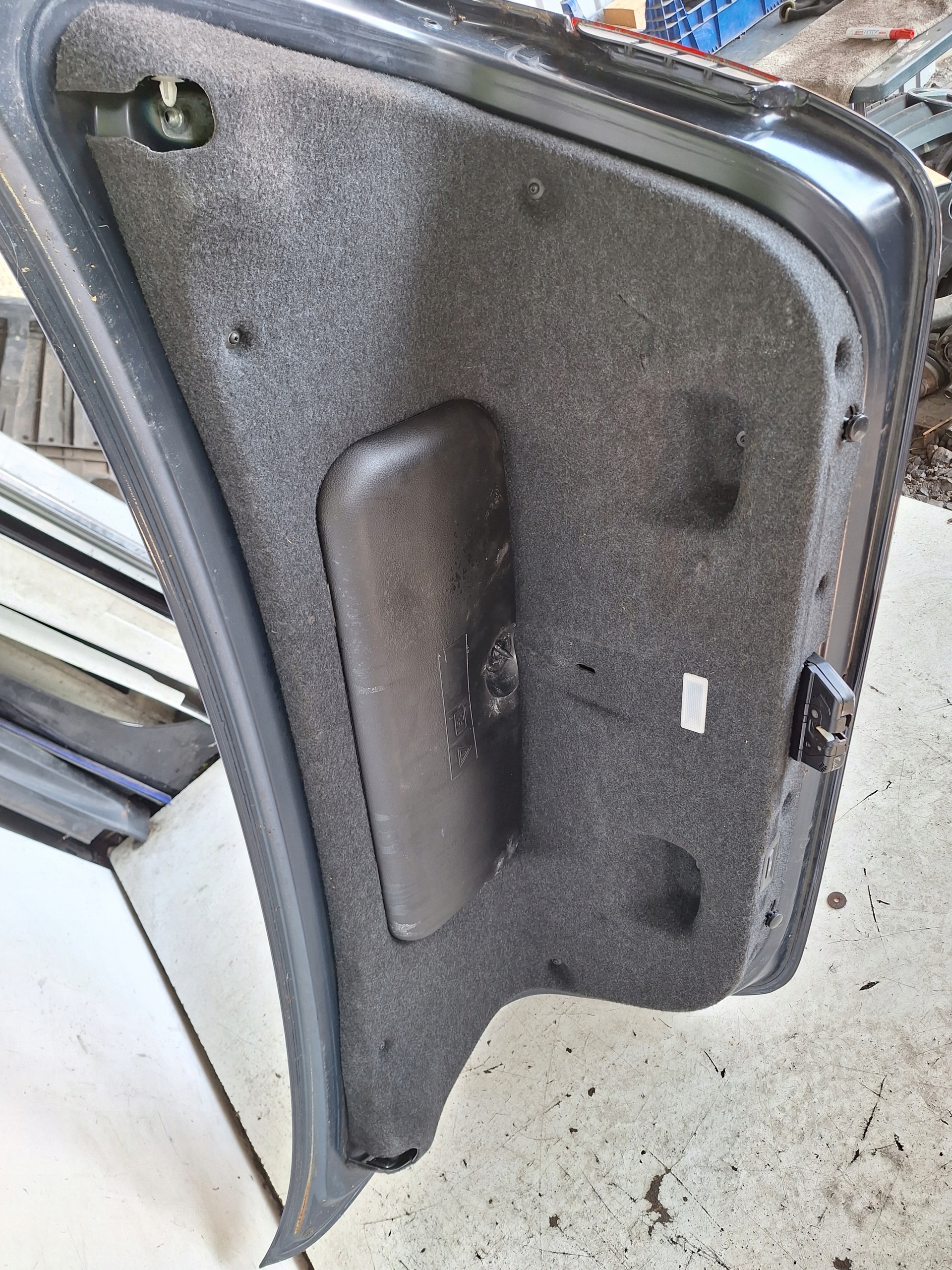 BMW 5 F10 10-17 boot door A89/5