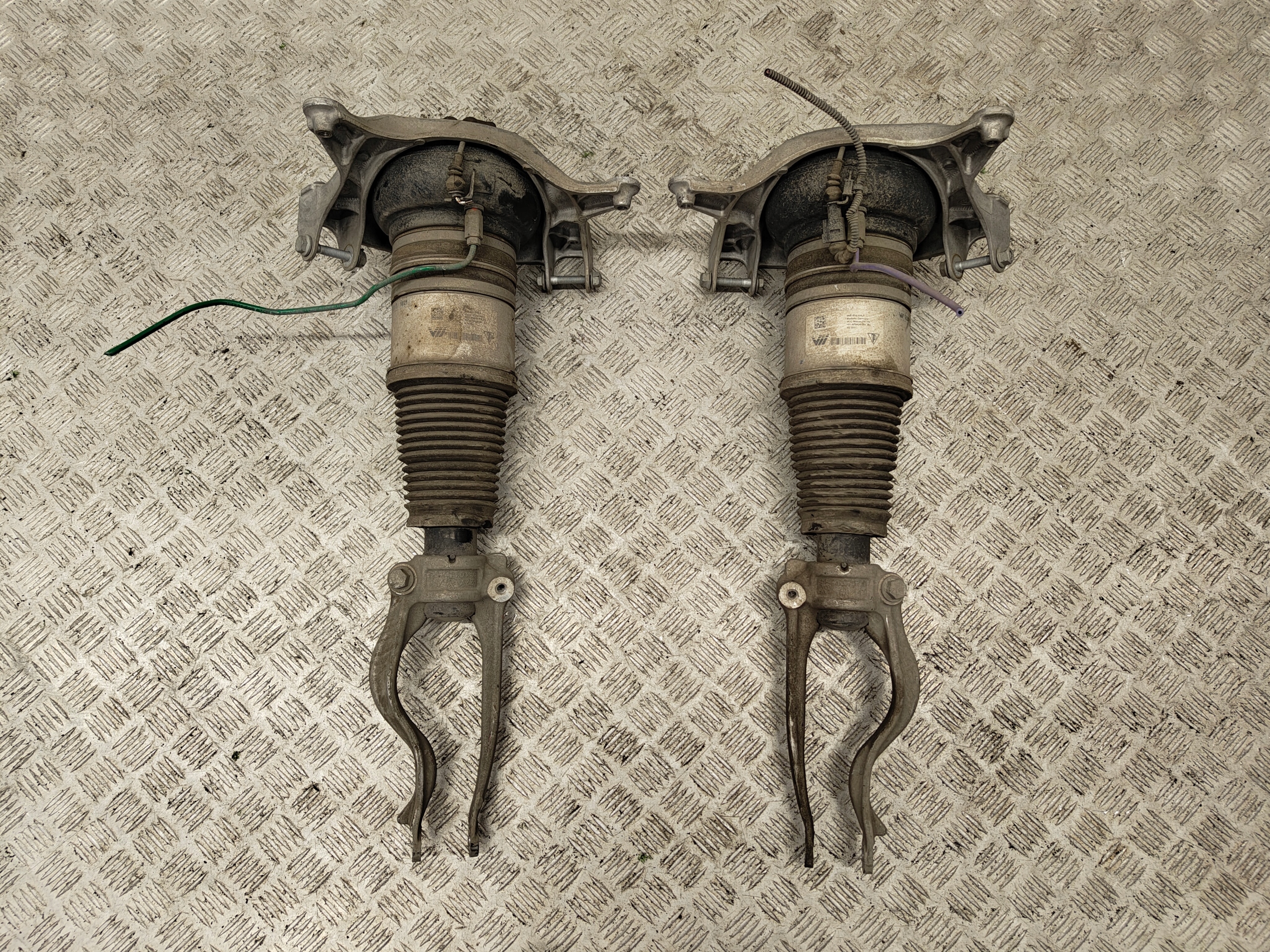 PORSCHE MACAN shock absorber PNEUMATYCZNY front right left 95B616039