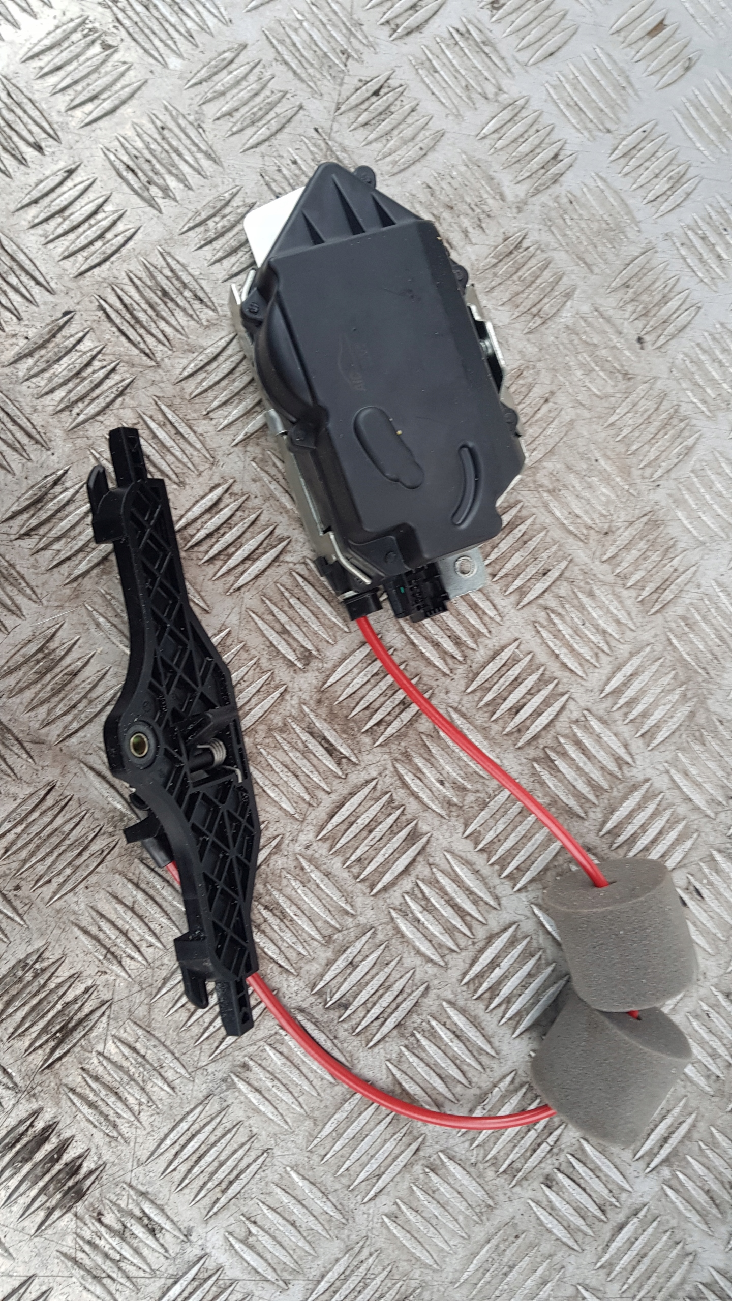 MERCEDES W211 KOMBI lock bonnet boot