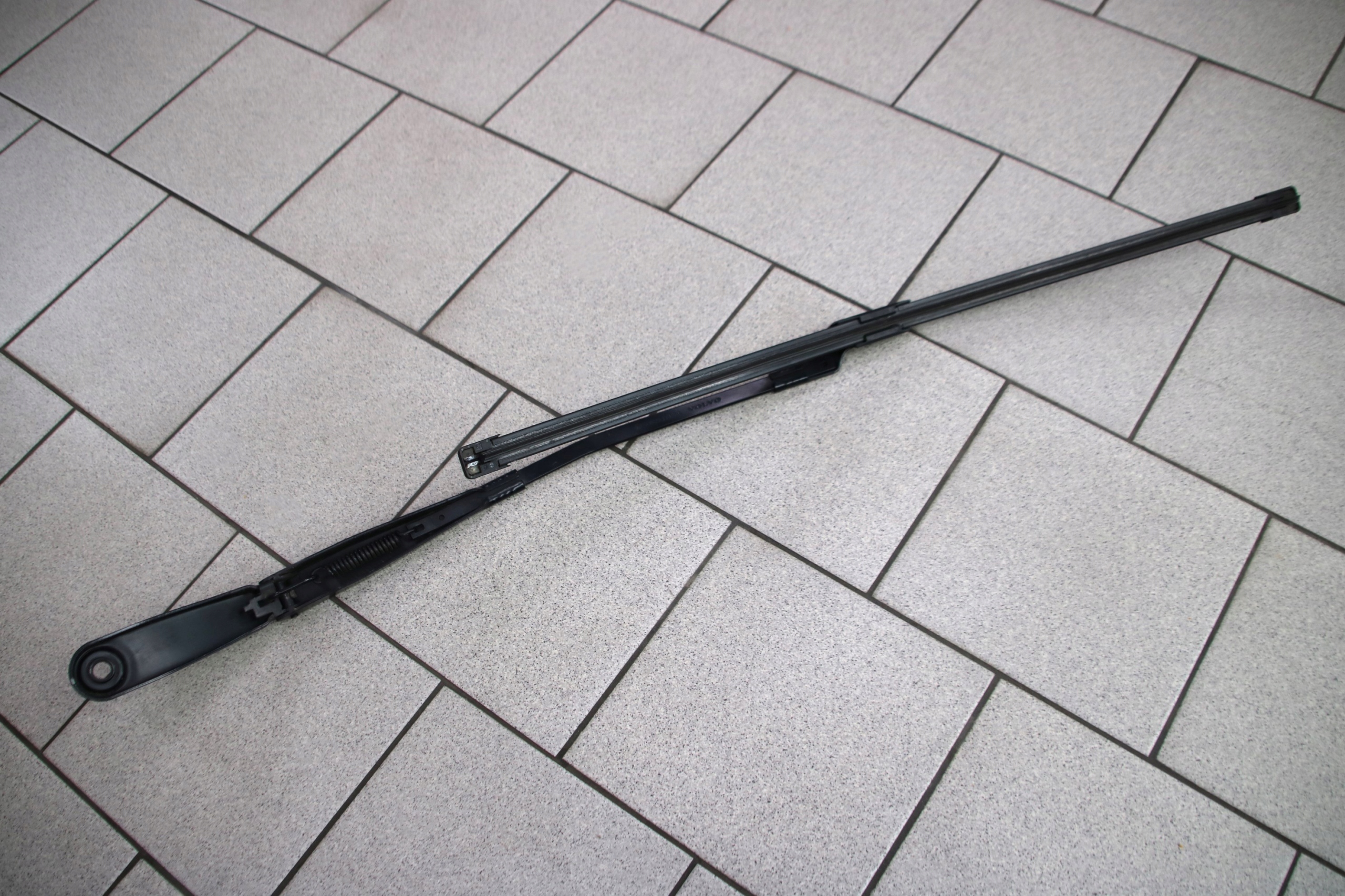 VOLVO XC60 and wiper arm left front left front EUROPA 30753525