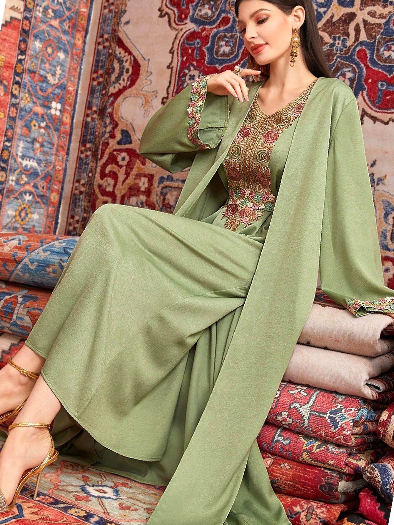 Šaty v arabském stylu Abaya saténová dvoudílná zelená S