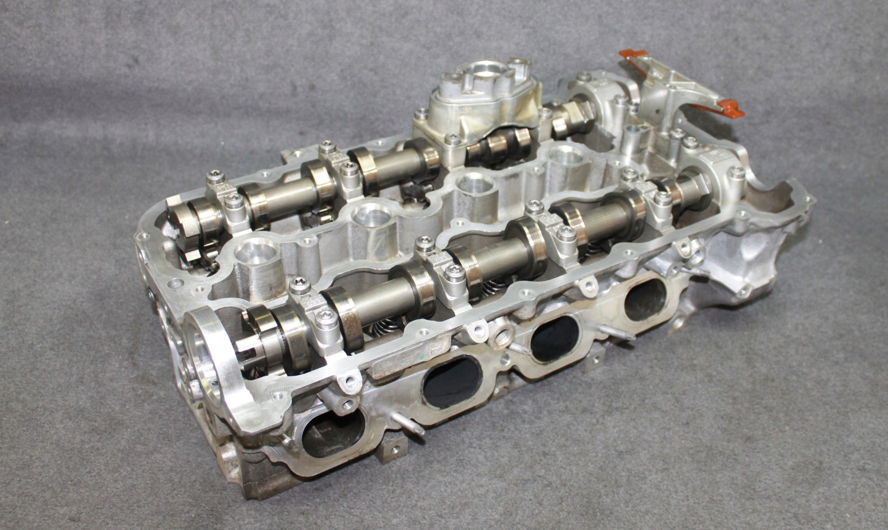 BMW X5M E70 X6M E71 5.0i S63B44A head. 1-4 right 7586176