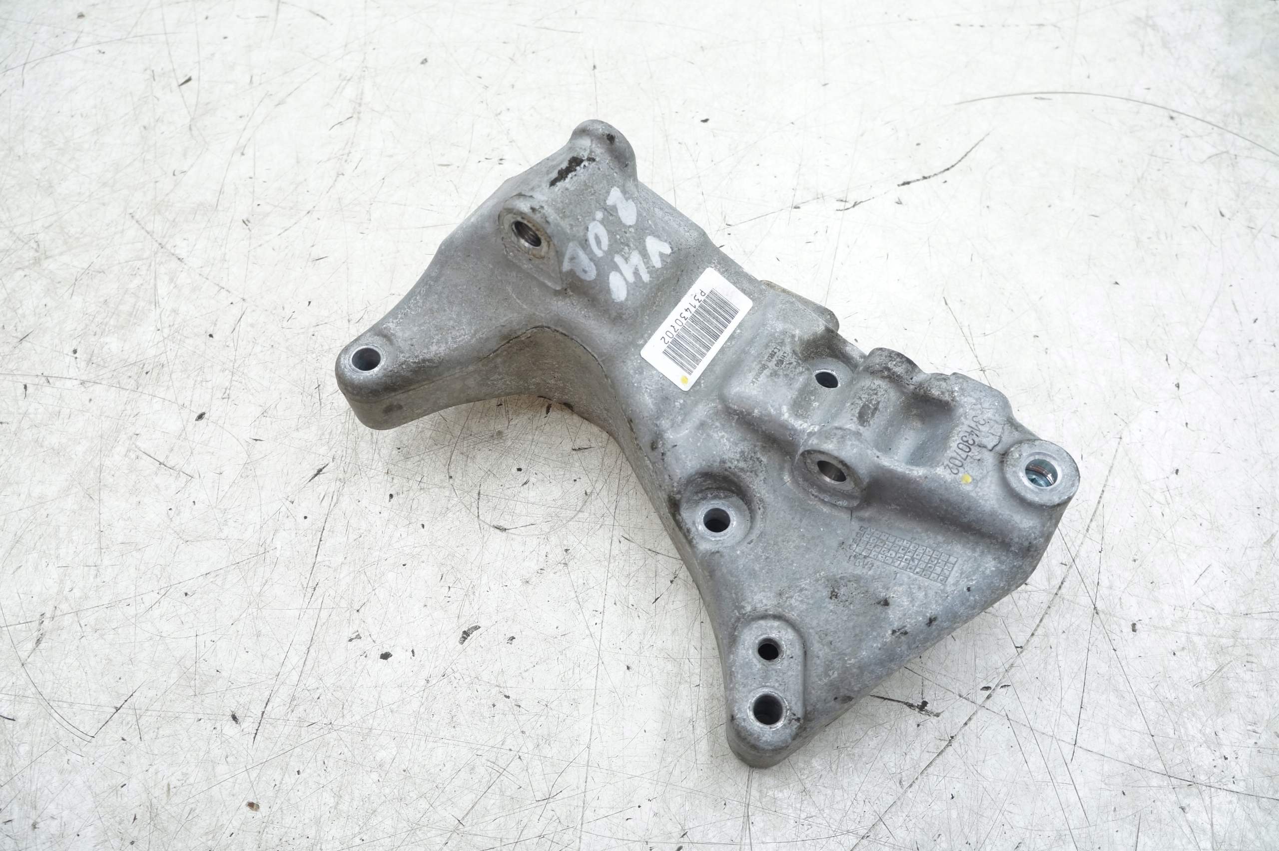 volvo V70 III XC60 V40 II лапа крепление кронштейн 2.0 b 31430702