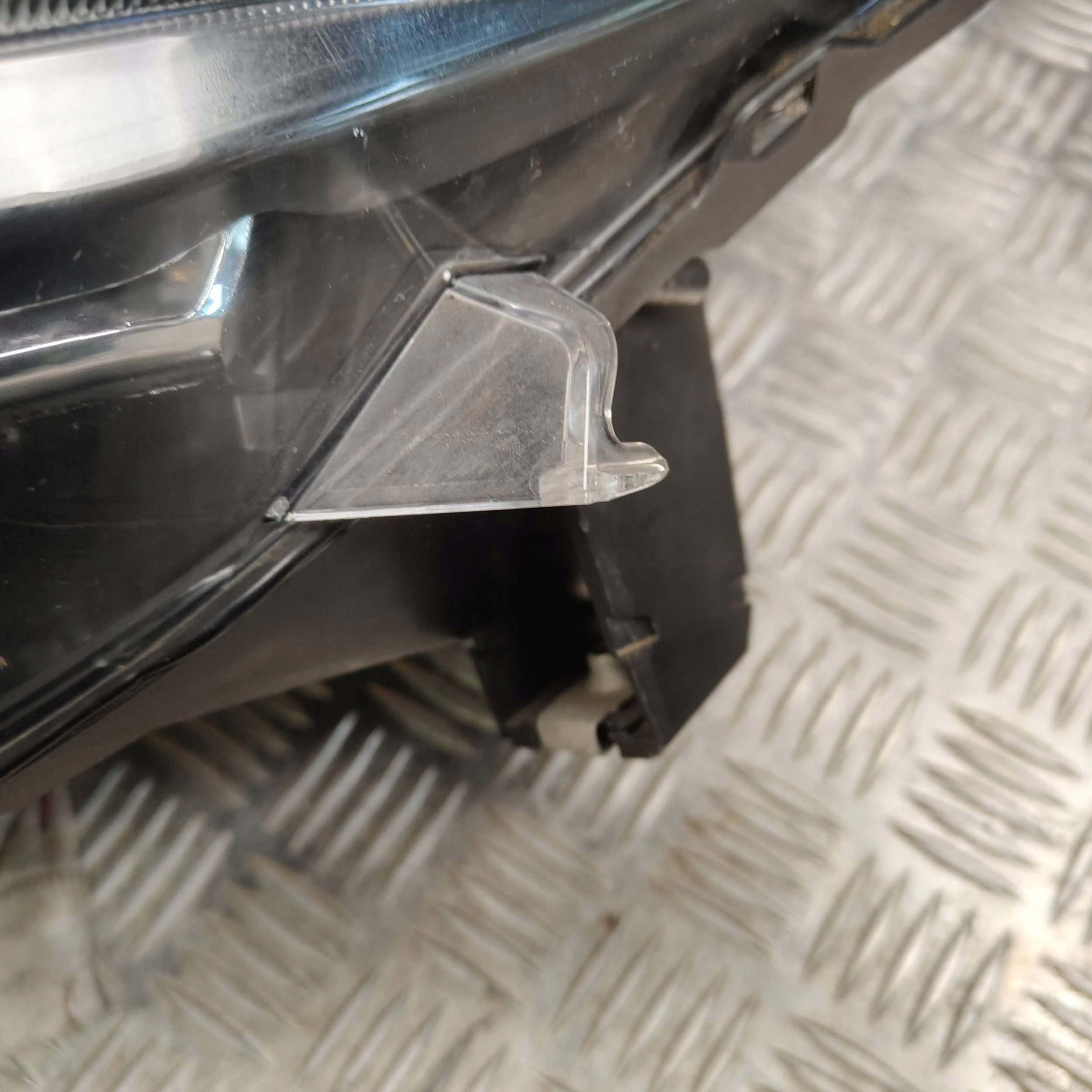 Reflektor light left side Citroen Jumpy Zafira vivaro 00207219