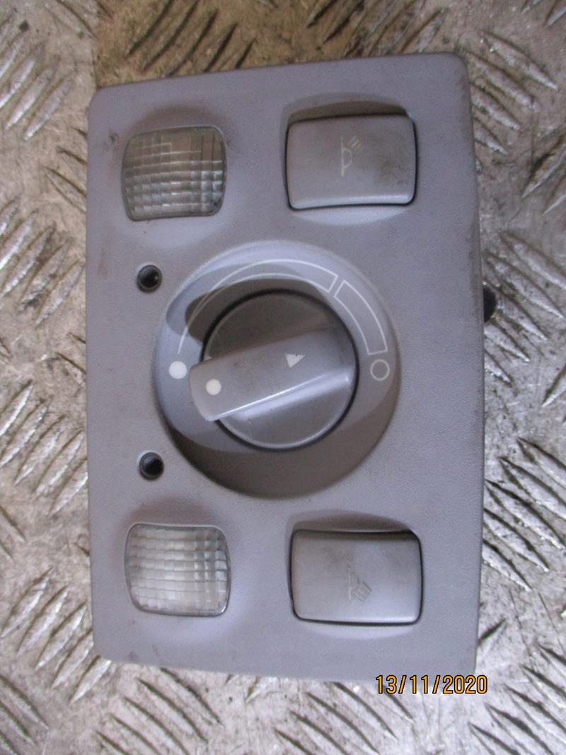 AUDI A6 C5 LAMPKA WEWNĘTRZNA