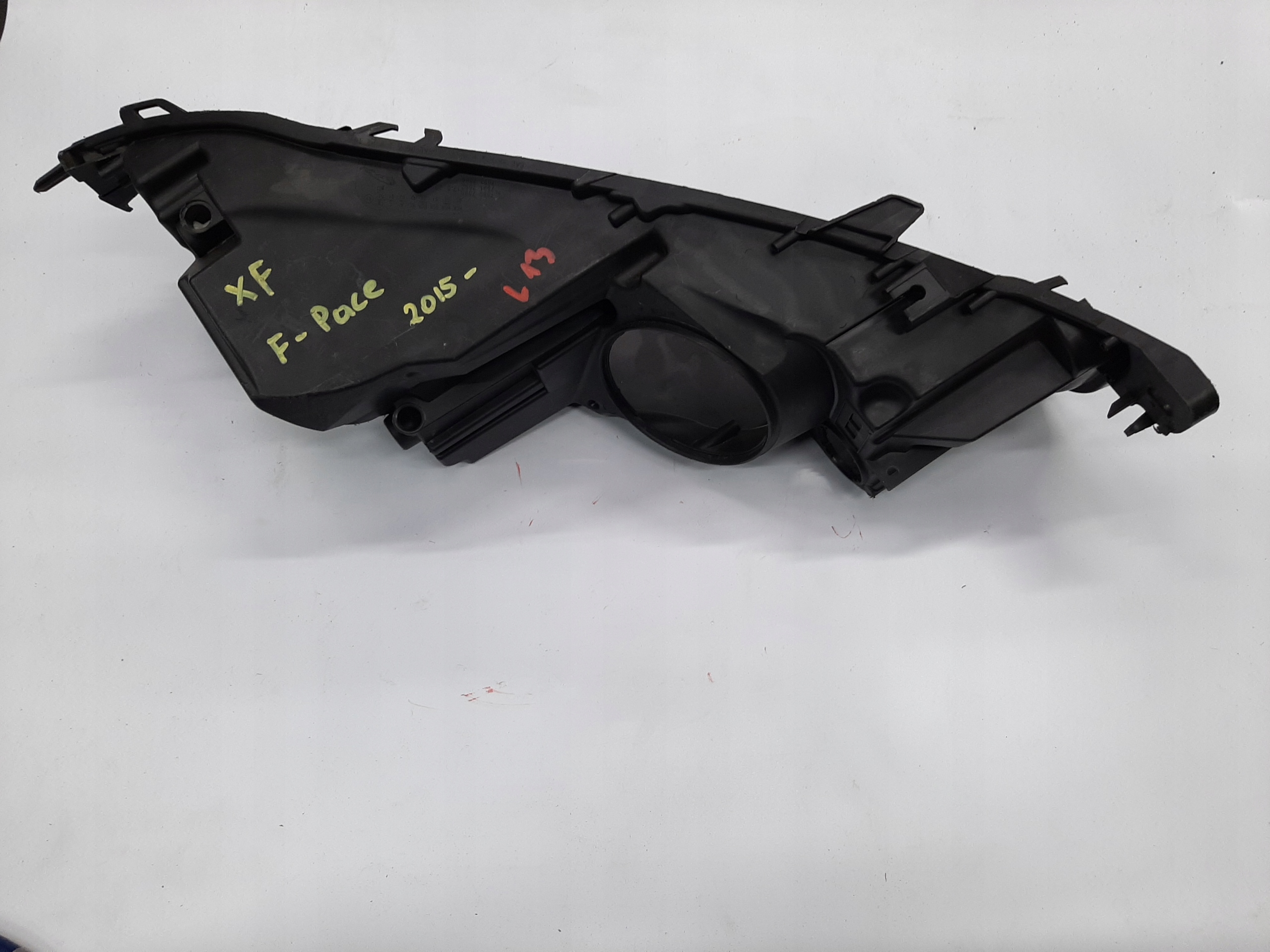 JAGUAR XF F-PACE 2015- OBUDOWA PUSZKA REFLEKTORA LEWA Numer katalogowy części JAGUAR XF F-PACE 2015-