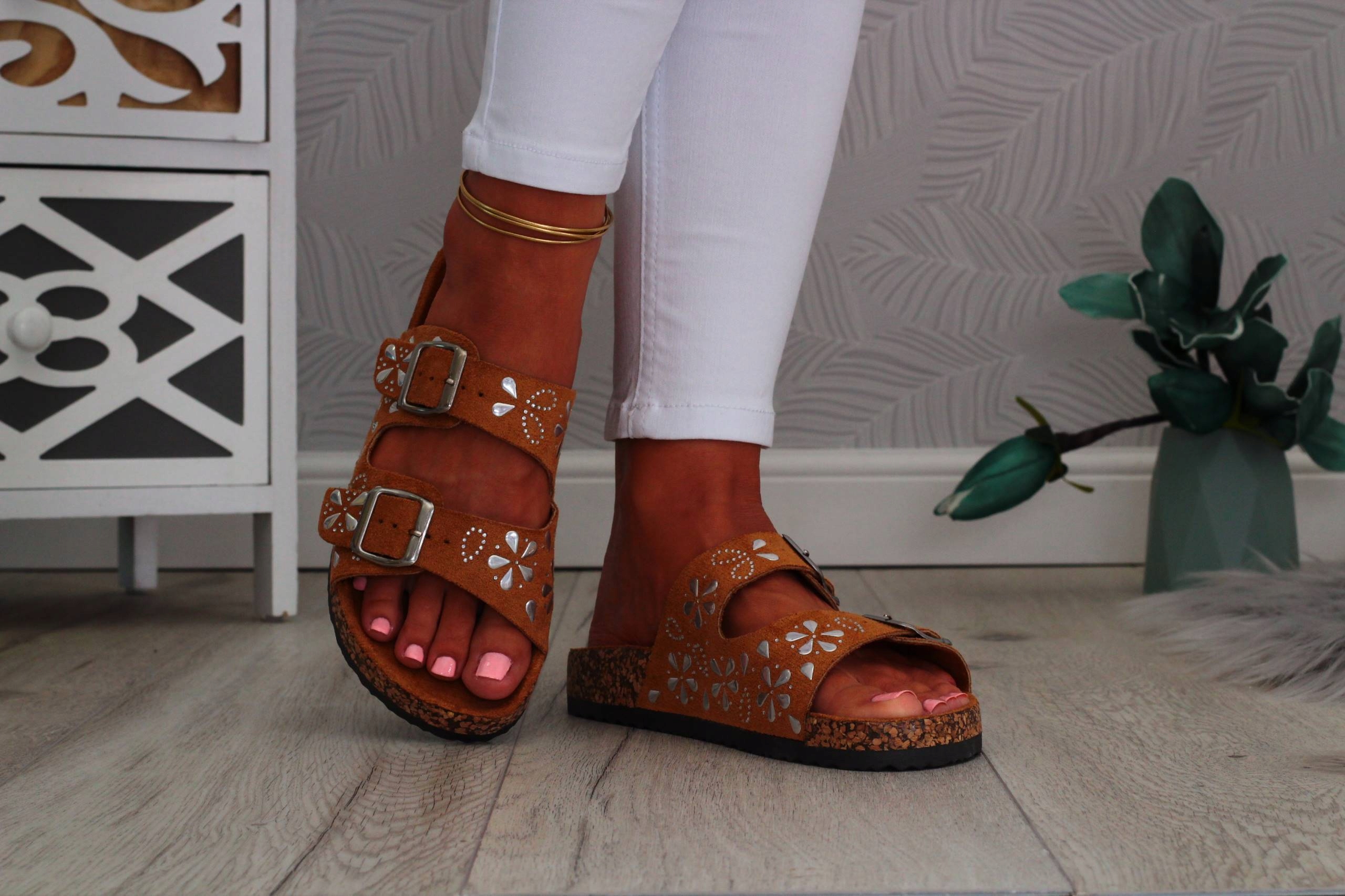 KLAPKI DAMSKIE NA KORKU STYLOWE KLAMRY PROFILOWANE Kod producenta 2080CAMEL