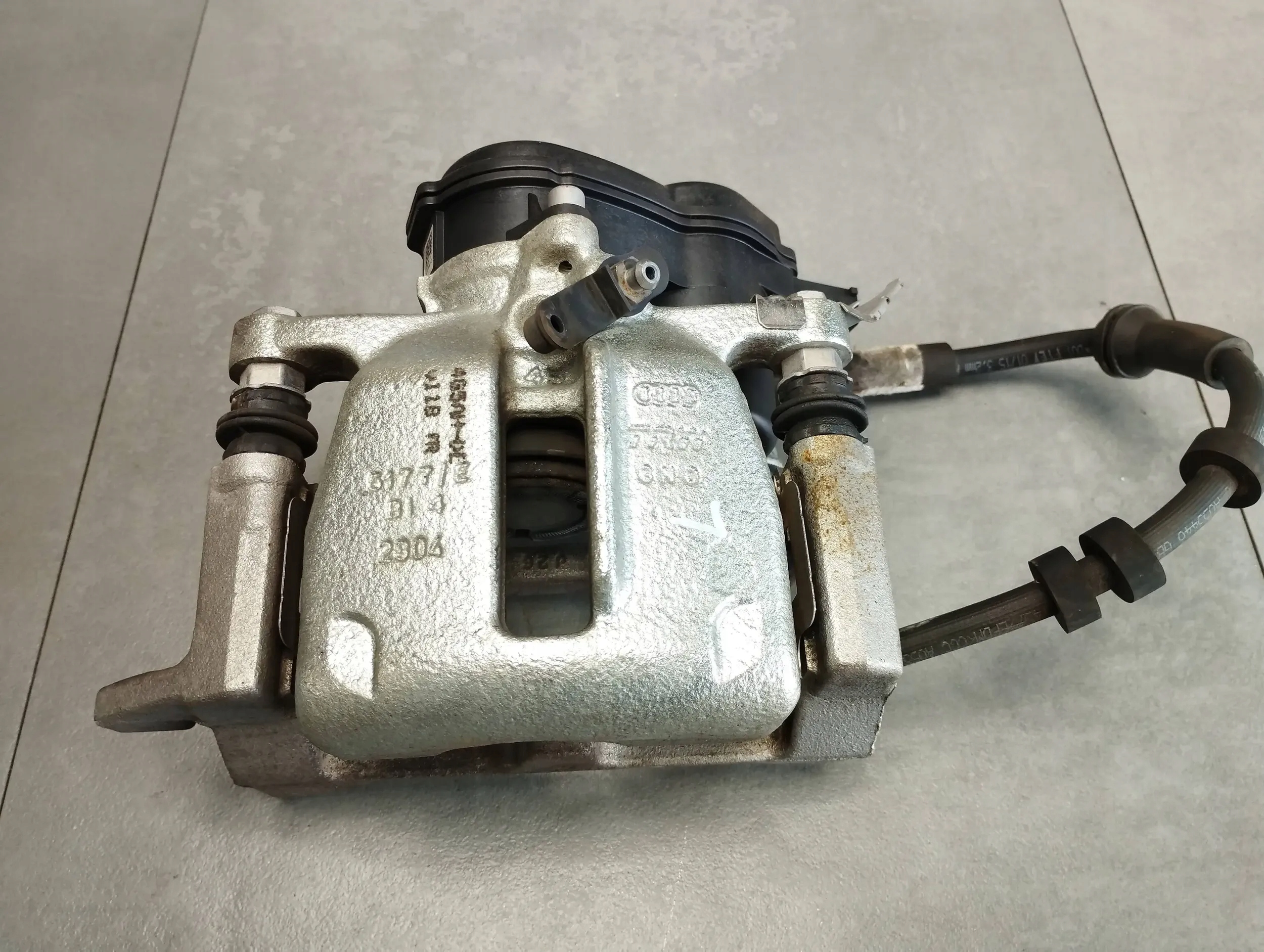 Audi A6 C7 4G 2.0 TDI caliper left rear part 4G0615403 4G5AH