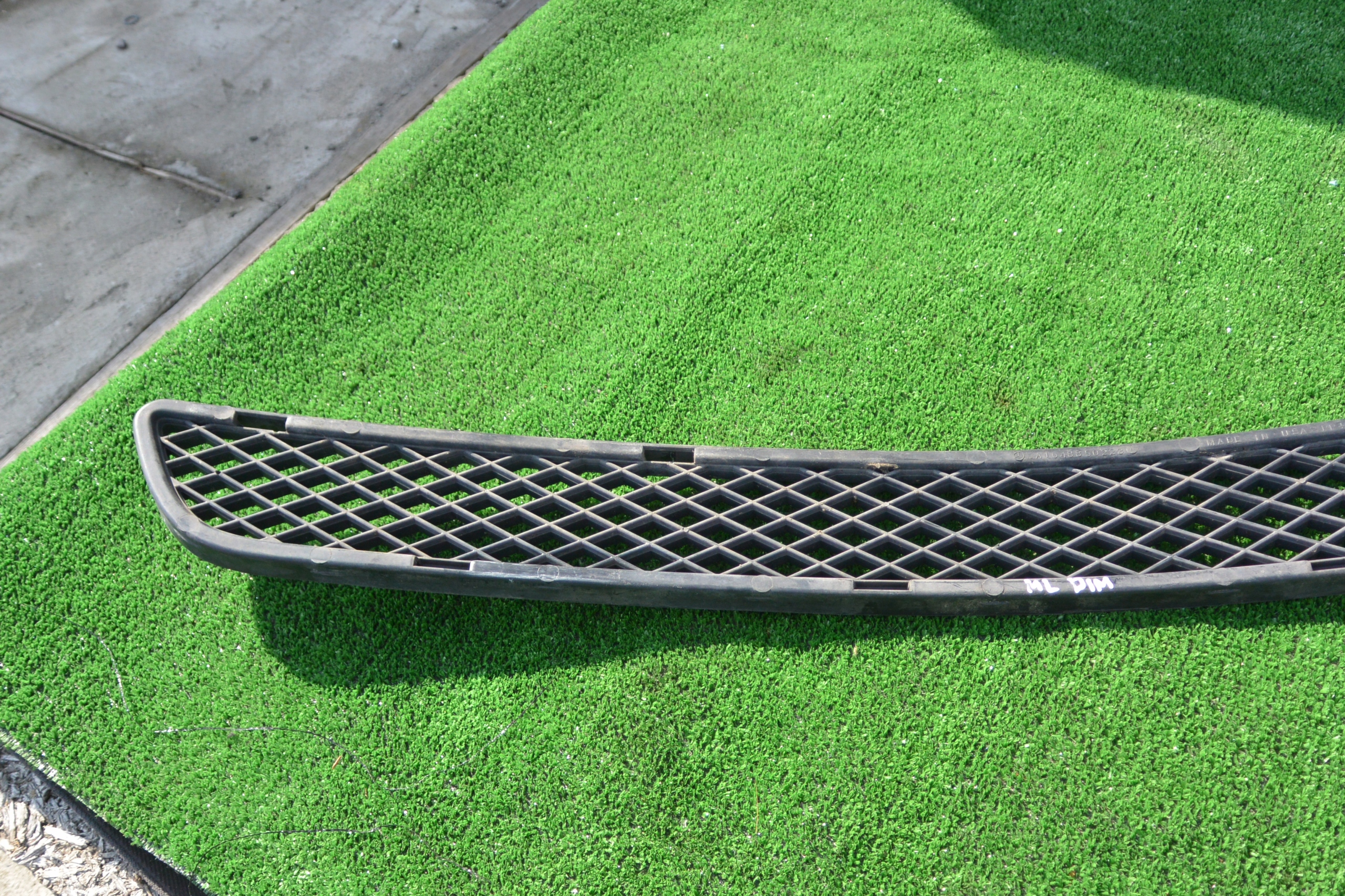 grid of a bumper central front MERCEDES-BENZ ML-KLASA W164