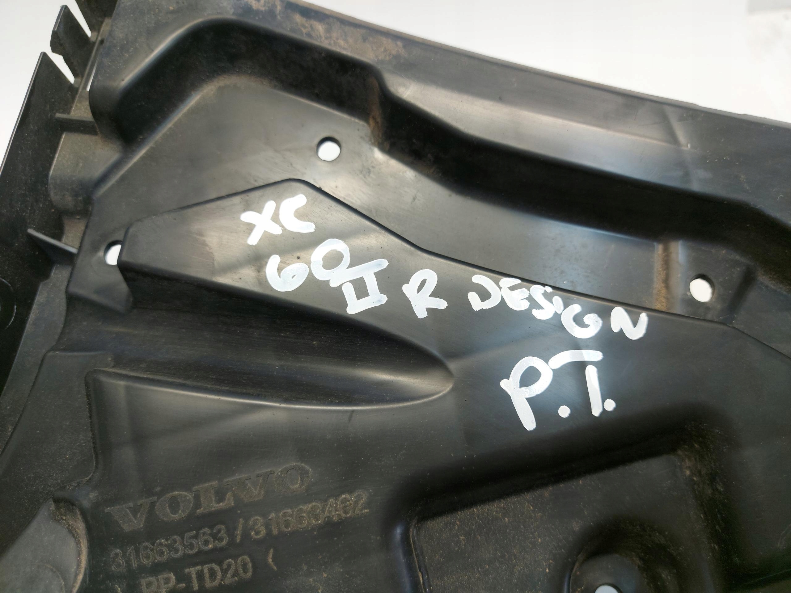 VOLVO XC60 II Support Support plaque Pare choc Arrière Droite 31663563