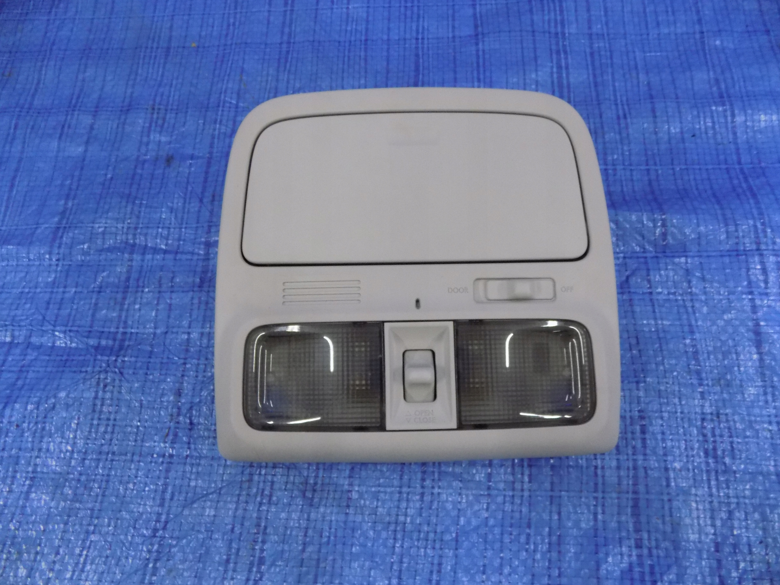 LAMPKA PODSUFITKI OŚWIETLENIE FORESTER III 08-13R