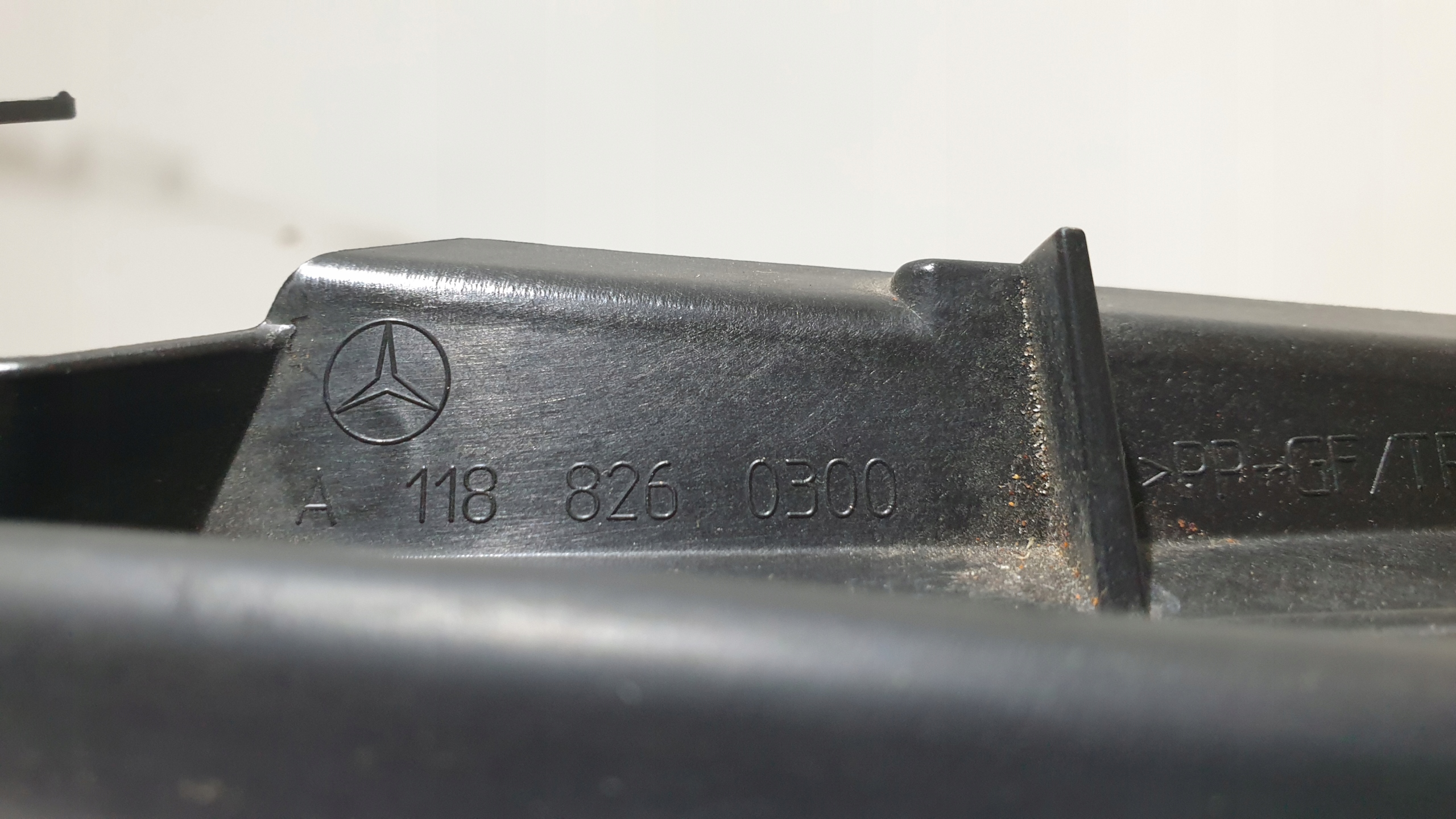 USZCZELKA LAMPY MERCEDES CLA C118 X118 A1188260300 Part number A1188260300