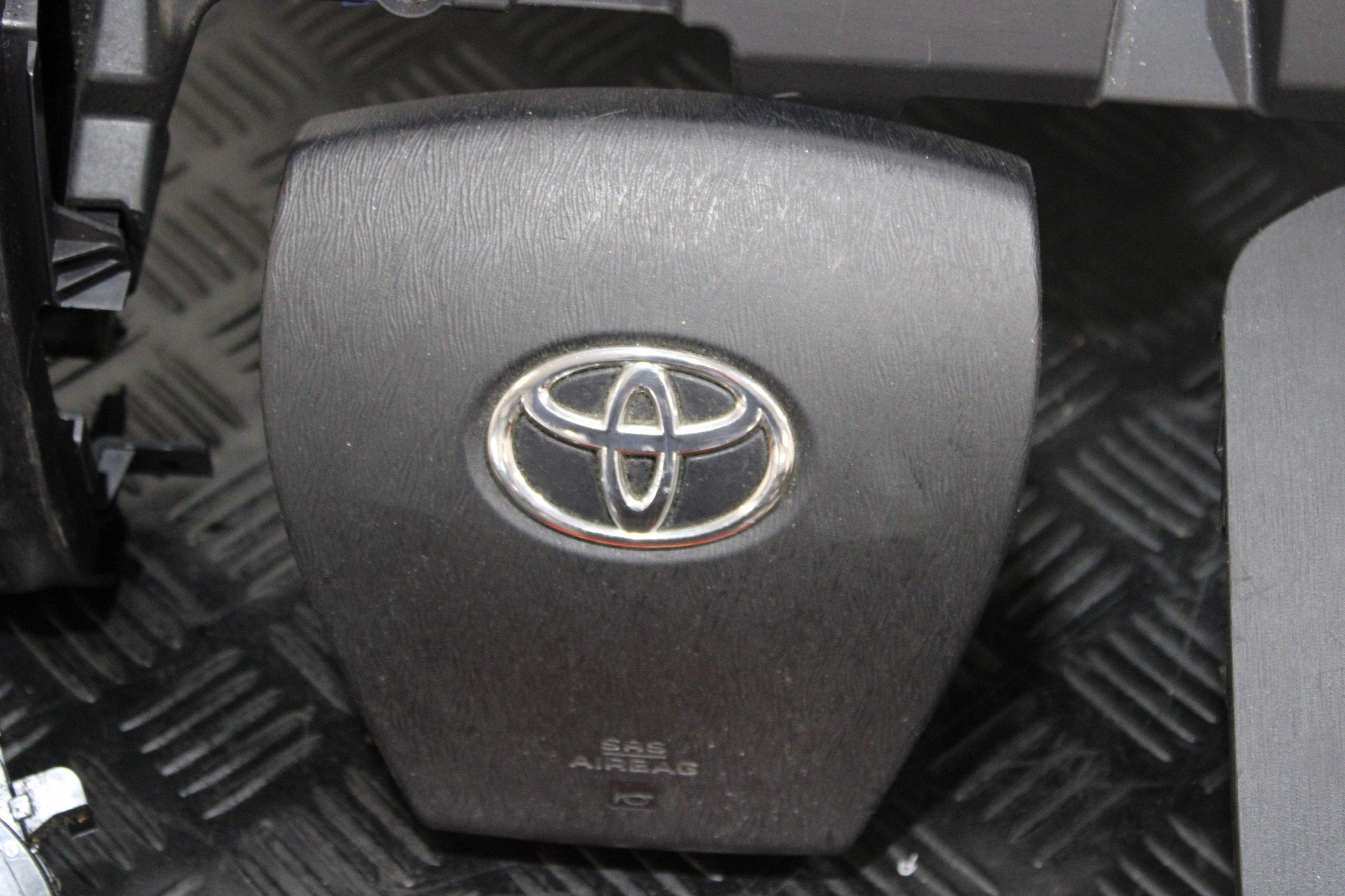 dashboard console airbag airbags TOYOTA PRIUS + plus LIFT