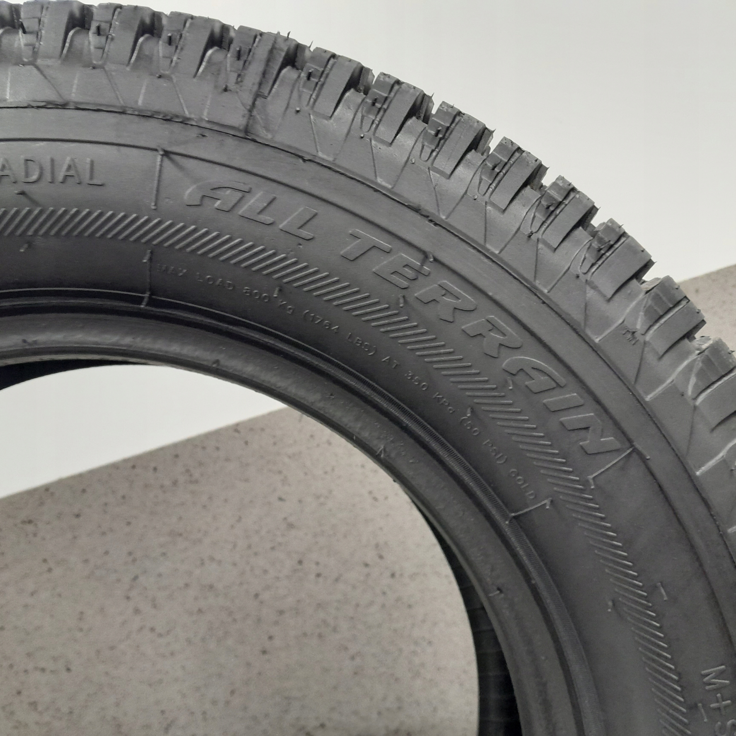 Opony bieżnikowana 235/60 R16 CAŁOROCZNE 4x4 AT kpl Liczba opon w ofercie Komplet 4 szt.