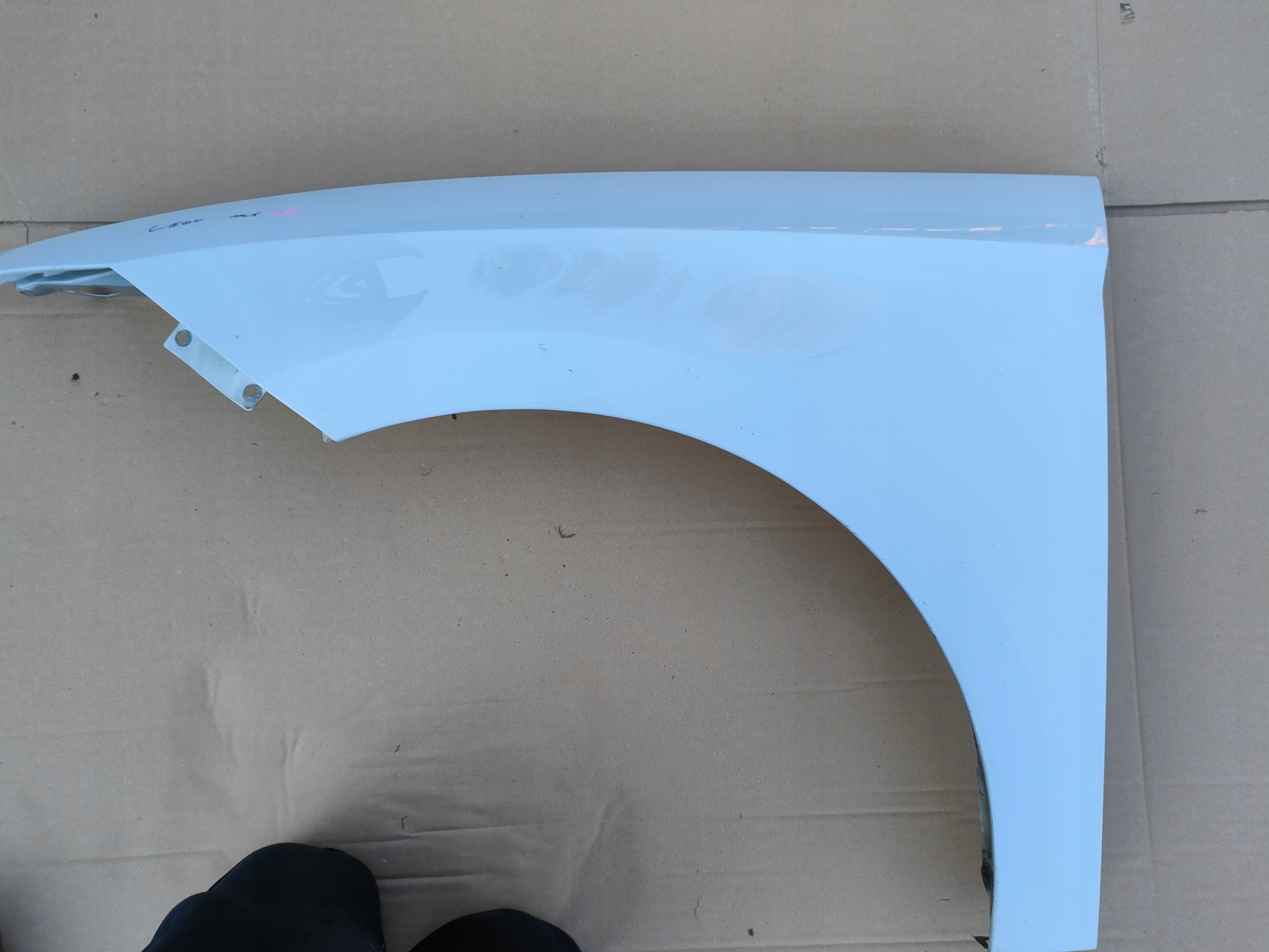 fender left SEAT LEON III 5F0 left front bialy