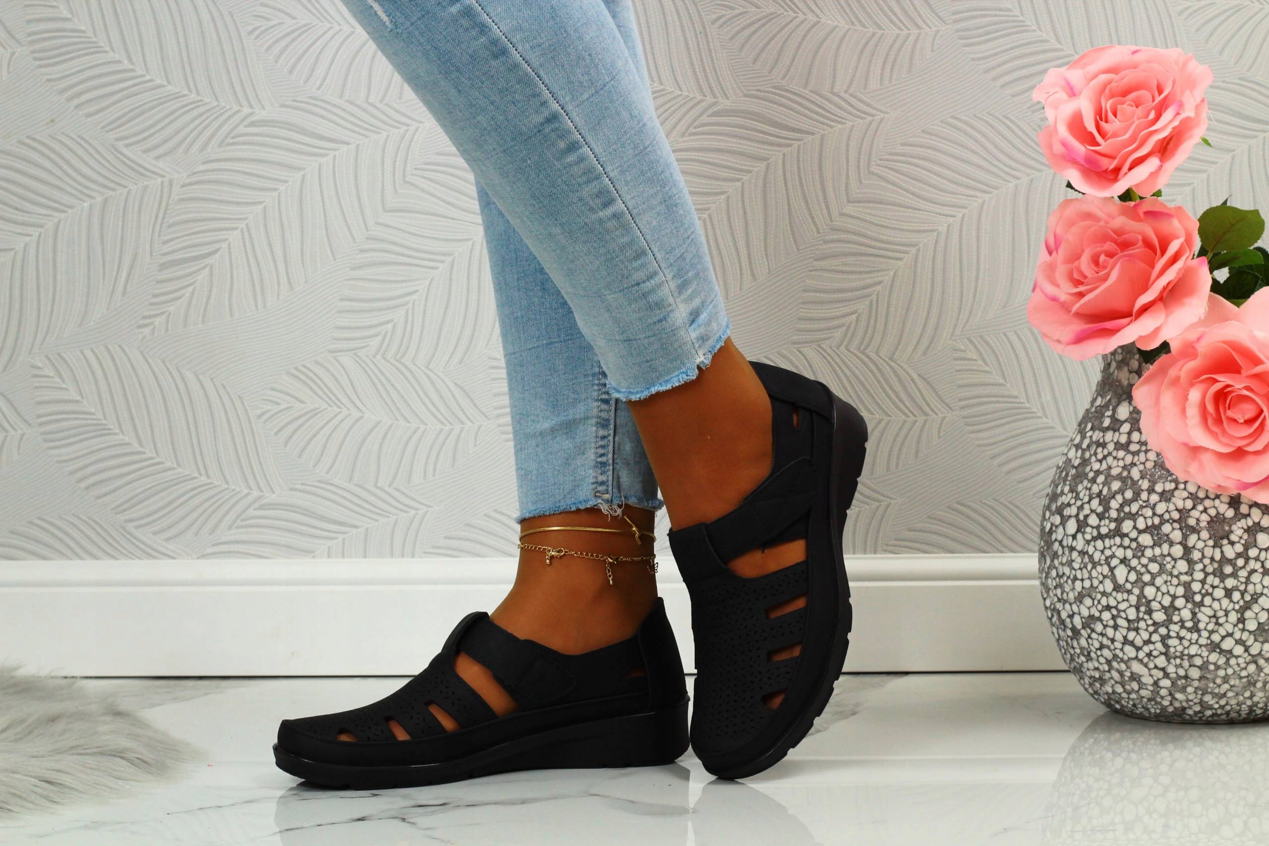 PÓŁBUTY DAMSKIE BUTY NA RZEP AŻUROWE SKÓRA NISKIE Rozmiar 38