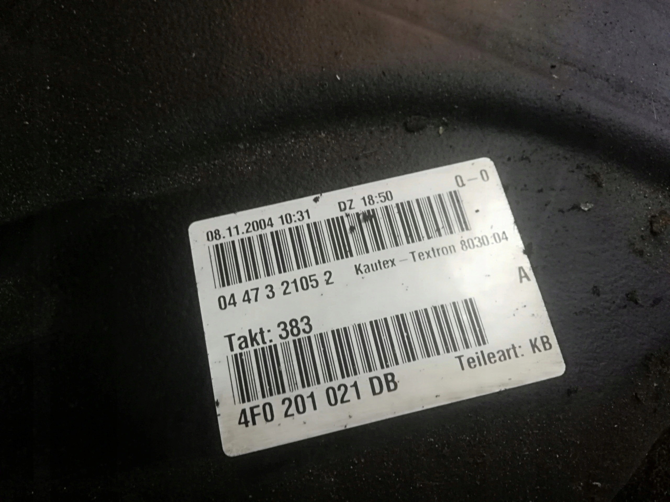tank AUDI A6 C6 3.2B 4F0201021DB