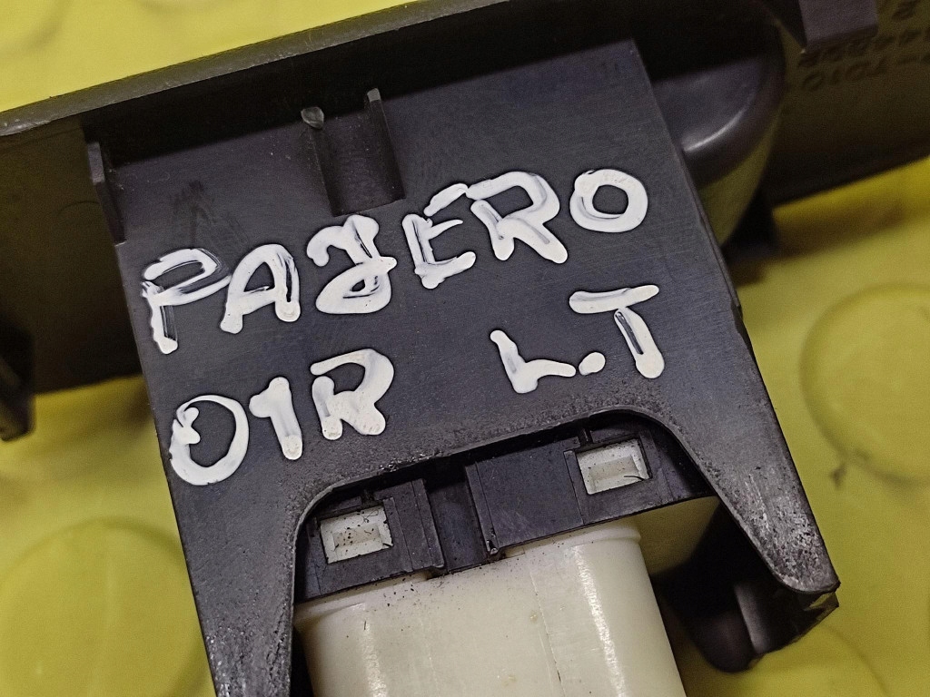 MITSUBISHI PAJERO 3 switch windows left rear part MR444892