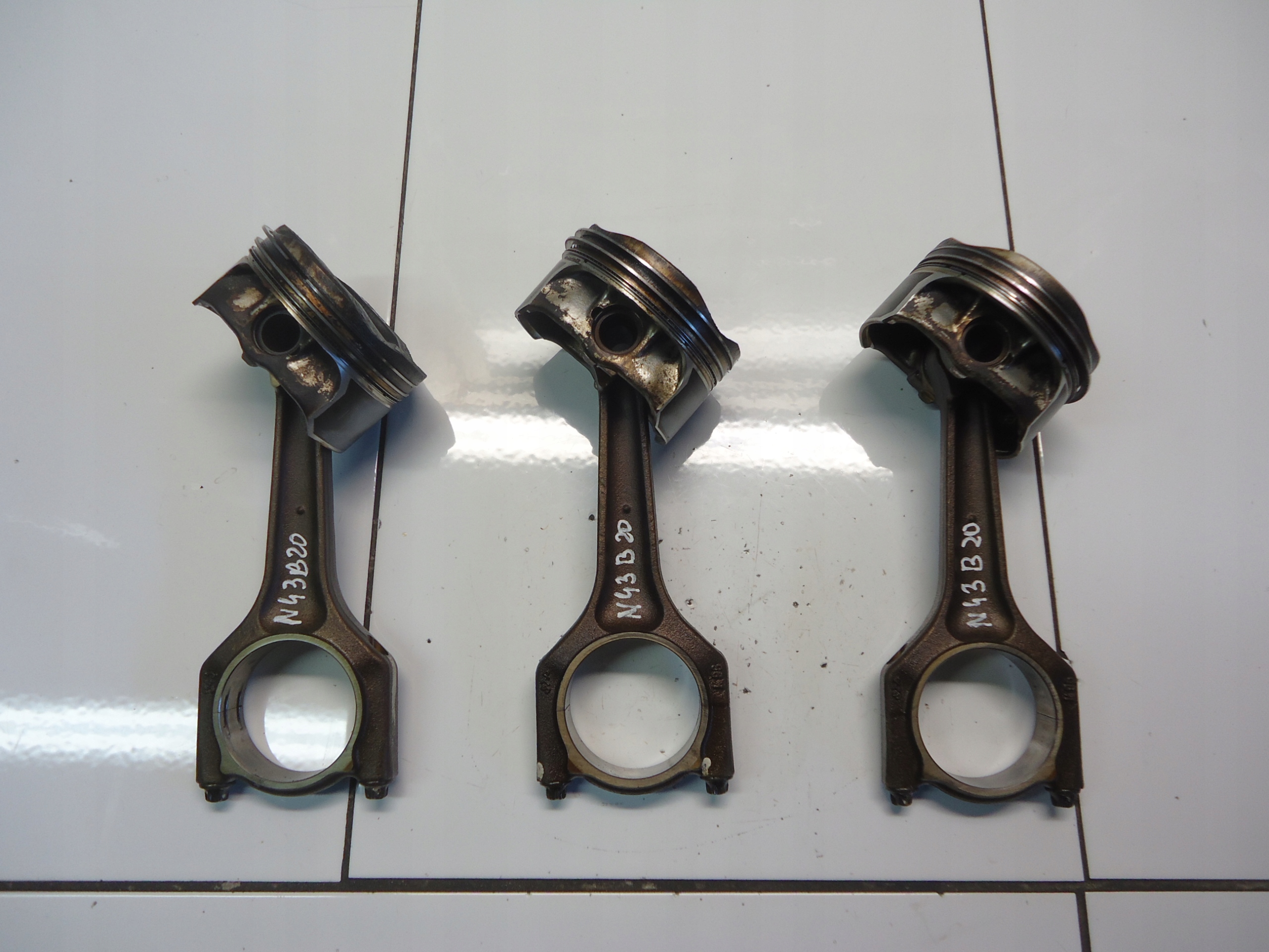 BMW E87 E90 2.0 N43B20 pistone con biella 83.996 543