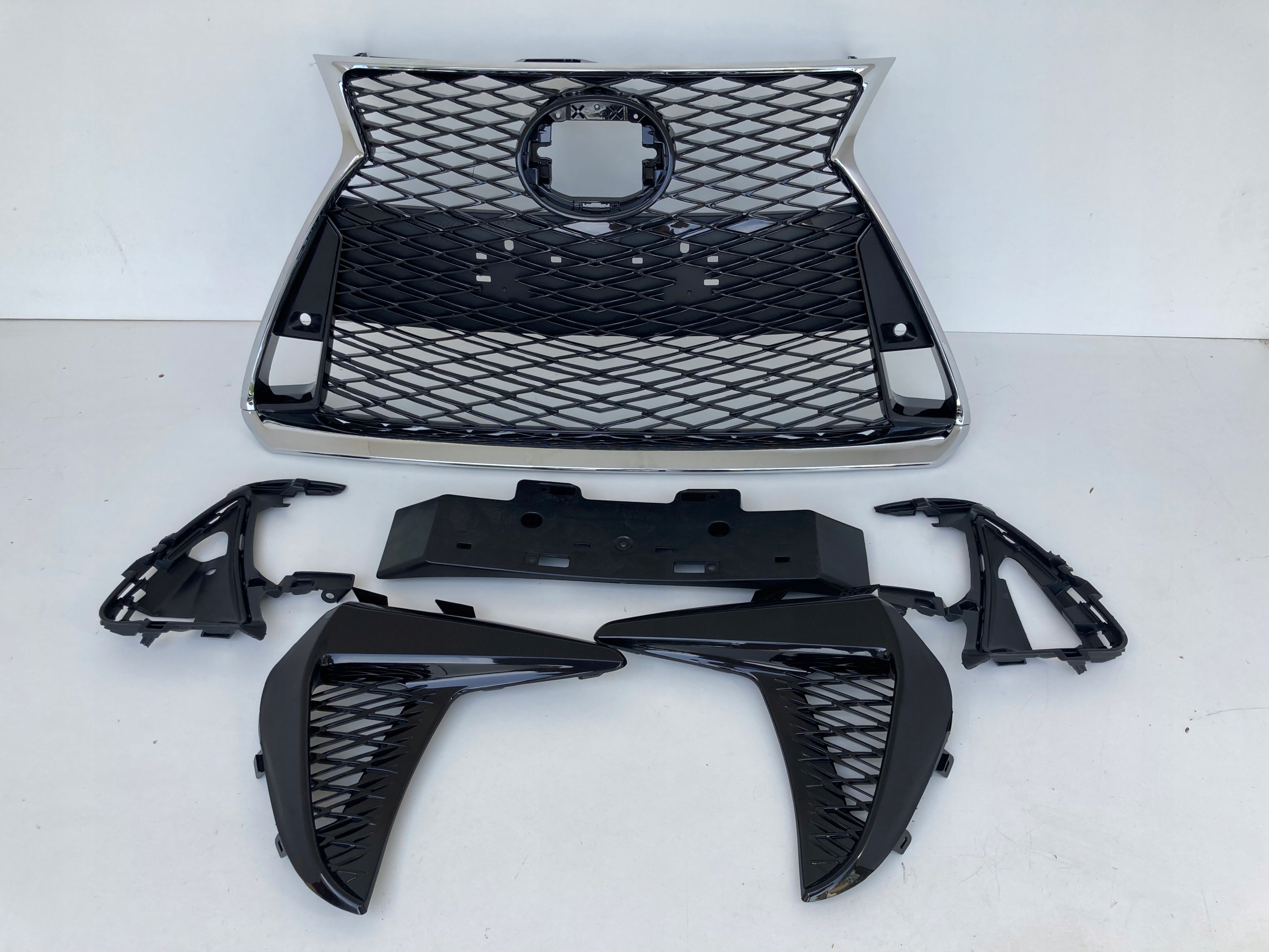 LEXUS IS GRILL ATRAPA F-SPORT 2017-2021