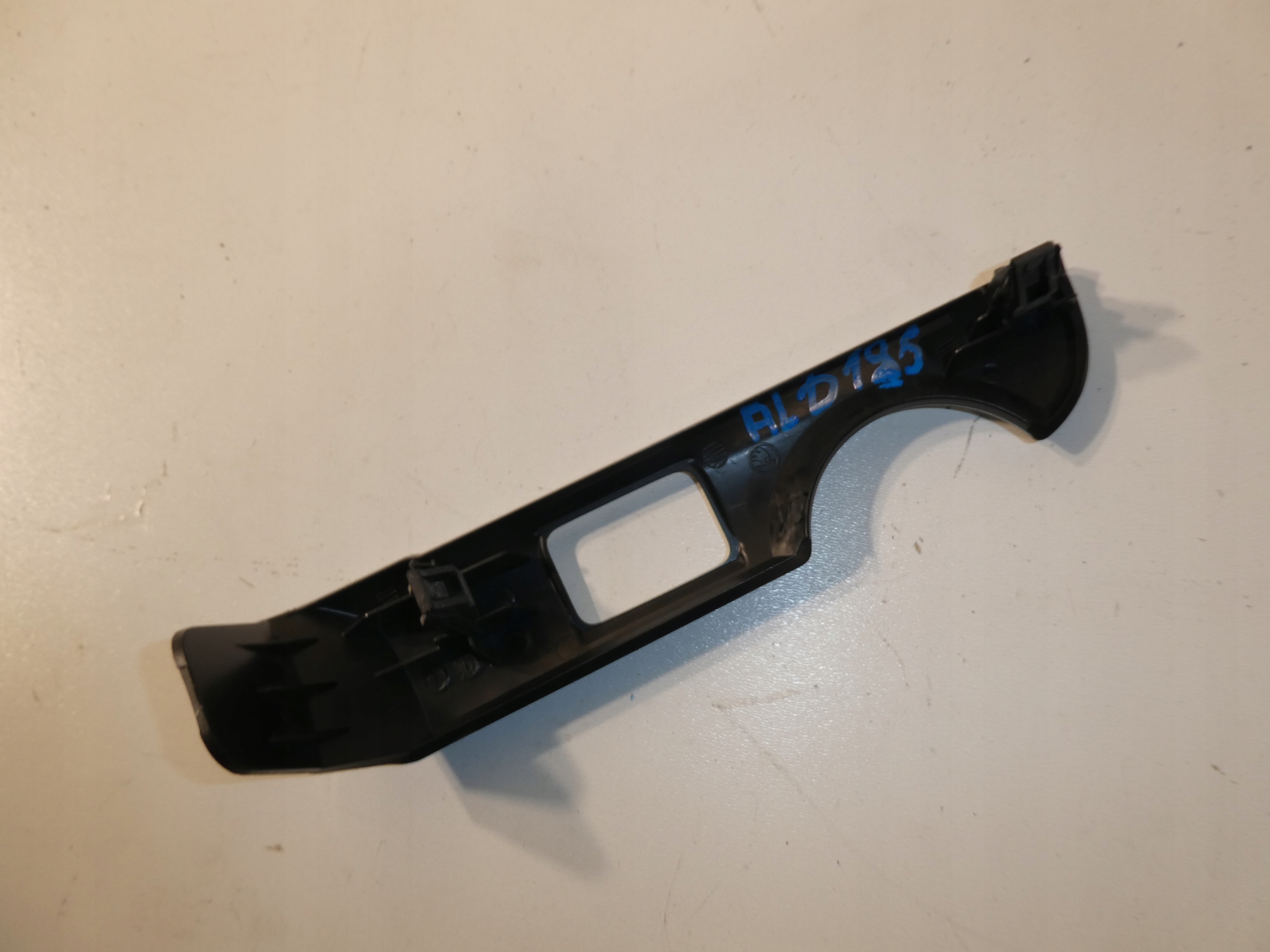 SKODA YETI moulding frame controls 5L1858417