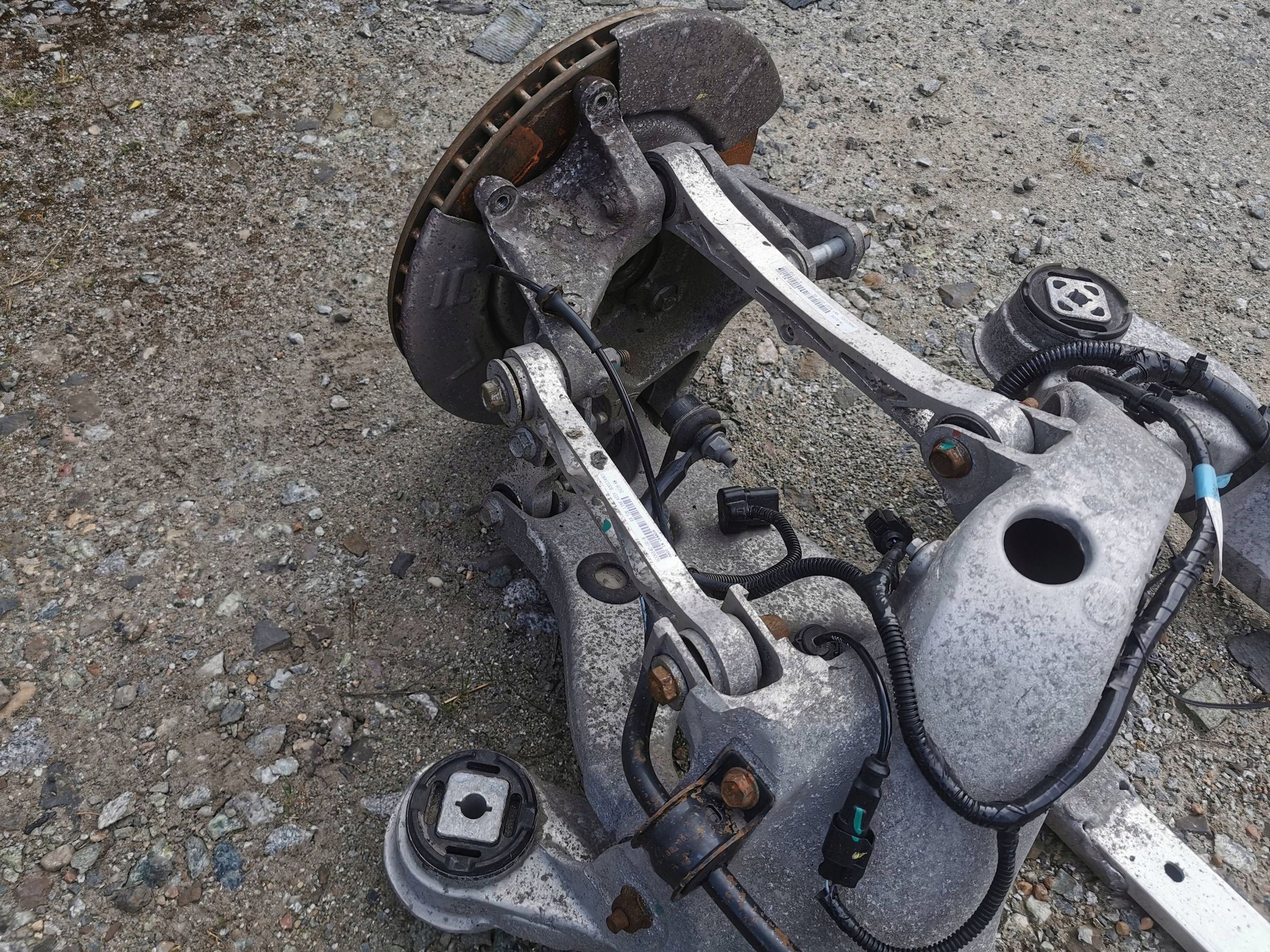 Tesla Model S ZAWIESZENIE TYŁ TYLNE 1009826-00-A 14r. Producent części Tesla